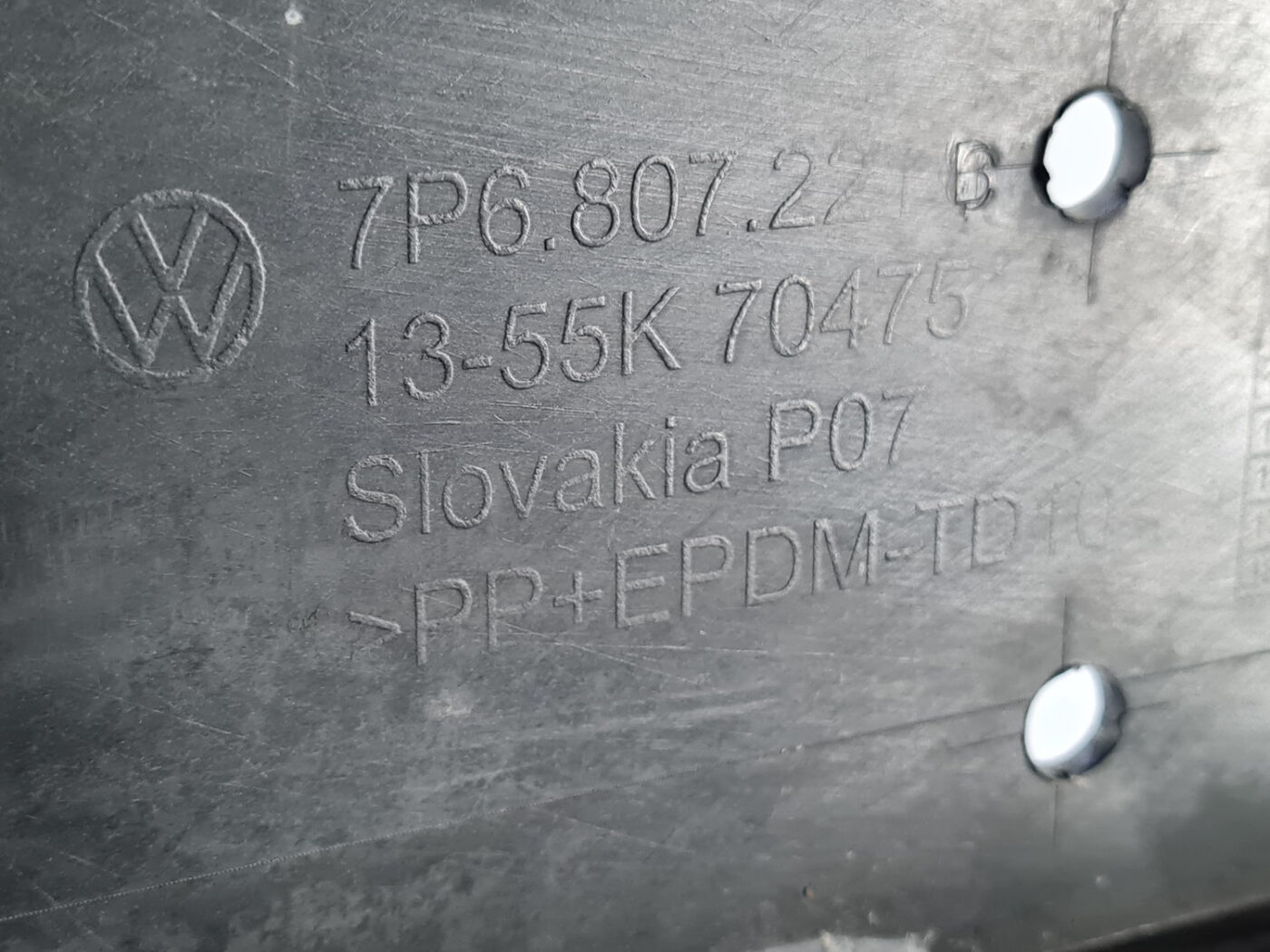 Priekšējais buferis priekš VW TOUAREG 2010-2018 7P6807221C 7P6807061E 4 Priekšējais buferis priekš VW TOUAREG 2010-2018 7P6807221C 7P6807061E