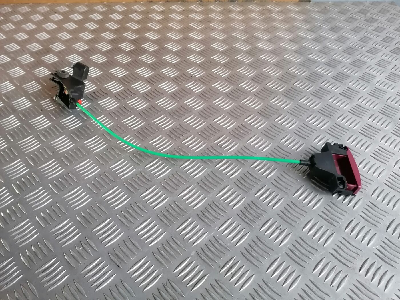 Aizmugurējā sēdekļa slēdzene priekš PEUGEOT 607 2010 1 Aizmugurējā sēdekļa slēdzene priekš PEUGEOT 607 2010