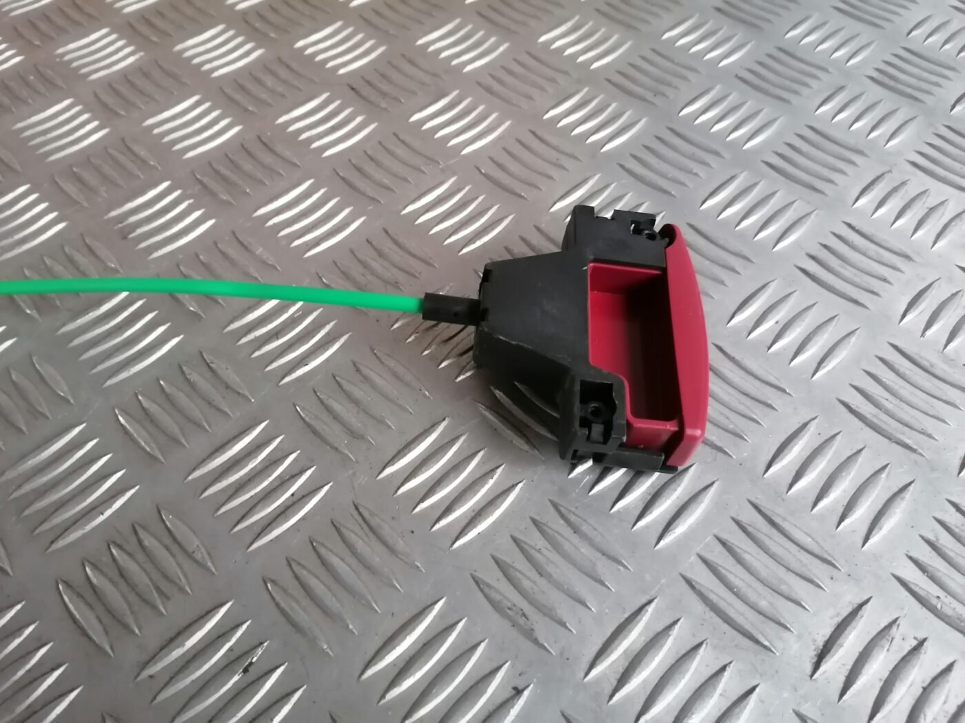 Aizmugurējā sēdekļa slēdzene priekš PEUGEOT 607 2010 2 Aizmugurējā sēdekļa slēdzene priekš PEUGEOT 607 2010