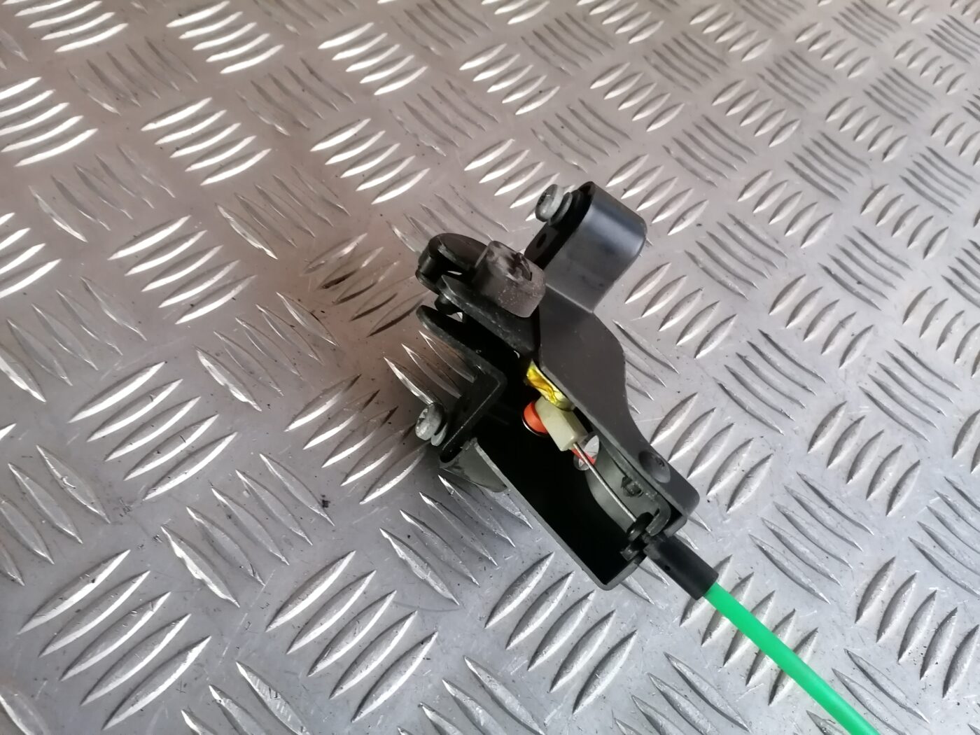 Aizmugurējā sēdekļa slēdzene priekš PEUGEOT 607 2010 4 Aizmugurējā sēdekļa slēdzene priekš PEUGEOT 607 2010