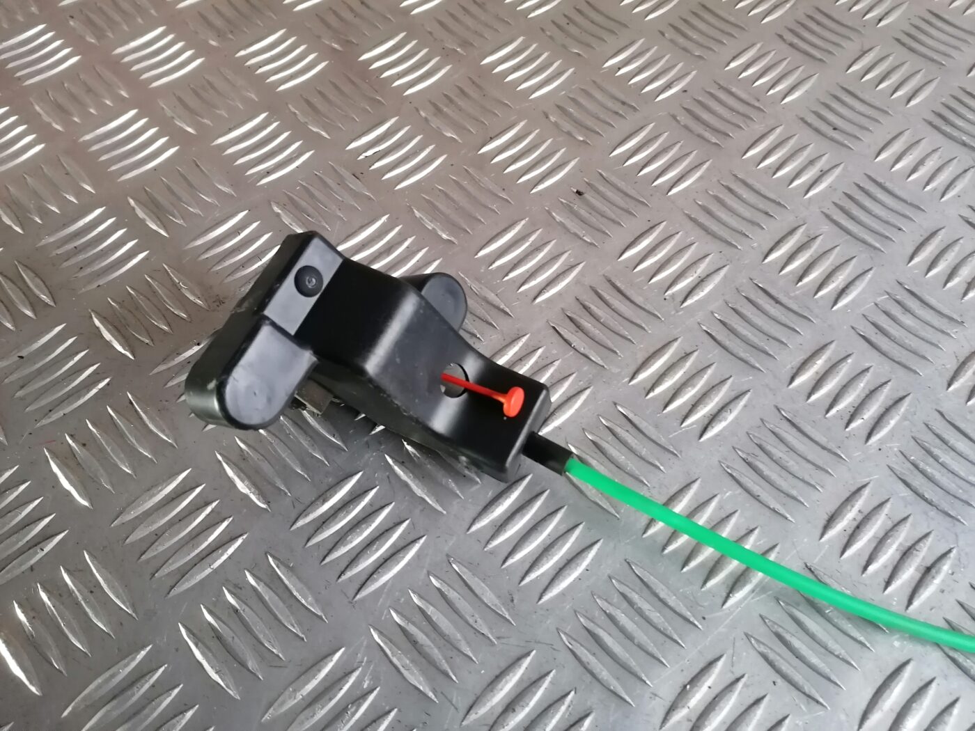 Aizmugurējā sēdekļa slēdzene priekš PEUGEOT 607 2010 3 Aizmugurējā sēdekļa slēdzene priekš PEUGEOT 607 2010