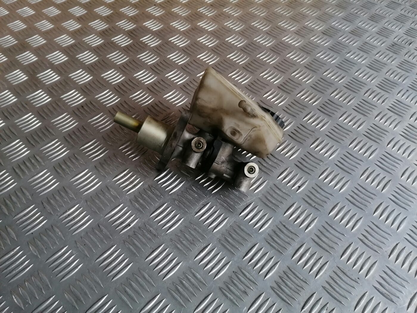 Bremžu pastiprinātāja galvenais cilindrs priekš PEUGEOT 607 2010 1 Bremžu pastiprinātāja galvenais cilindrs priekš PEUGEOT 607 2010