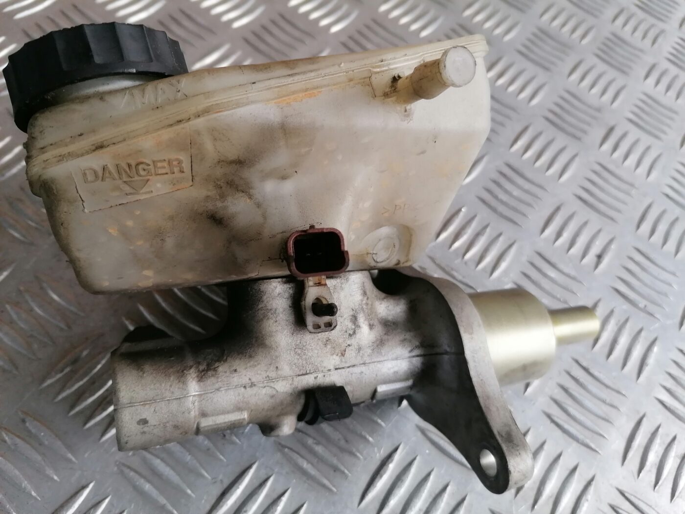 Bremžu pastiprinātāja galvenais cilindrs priekš PEUGEOT 607 2010 5 Bremžu pastiprinātāja galvenais cilindrs priekš PEUGEOT 607 2010