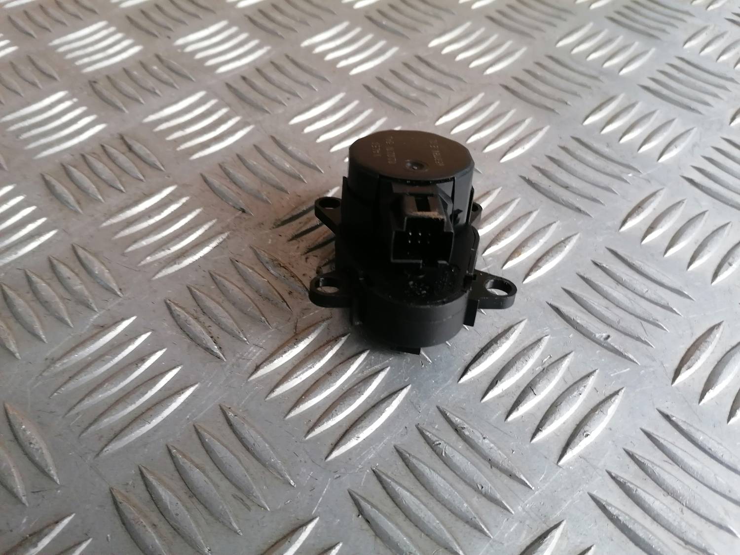 Apsildes sistēmas aktuators priekš PEUGEOT 607 2010