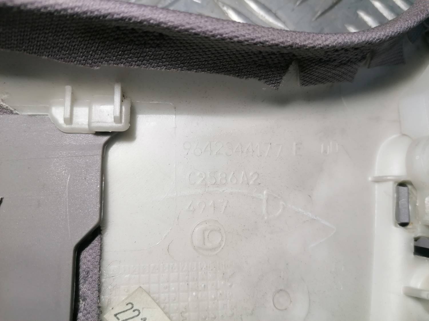 Vidējas salona statnes apdare priekš PEUGEOT 607 2010 3 Vidējas salona statnes apdare priekš PEUGEOT 607 2010