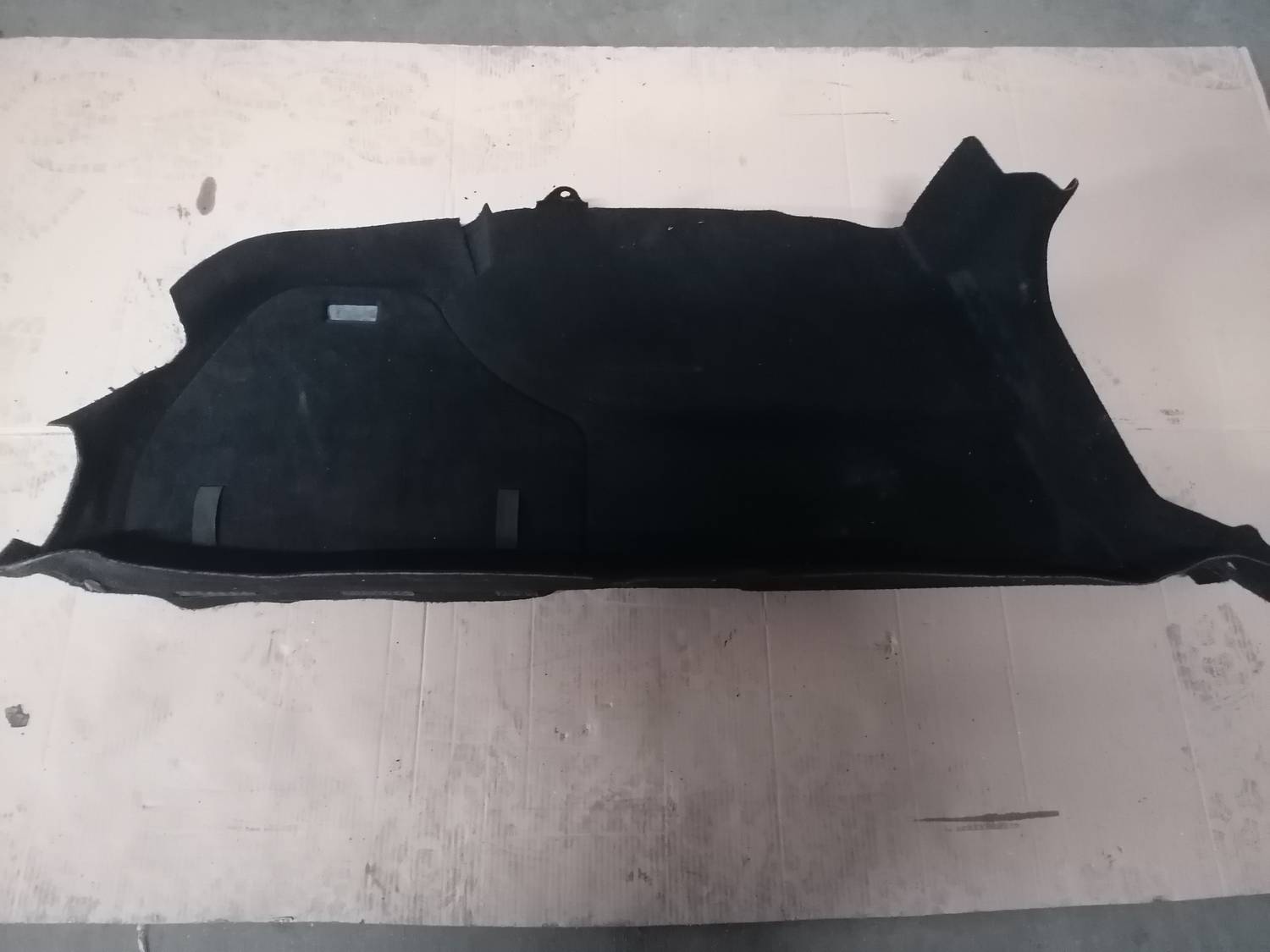 Bagāžnieka nodalījuma sānu apdare priekš PEUGEOT 607 2010