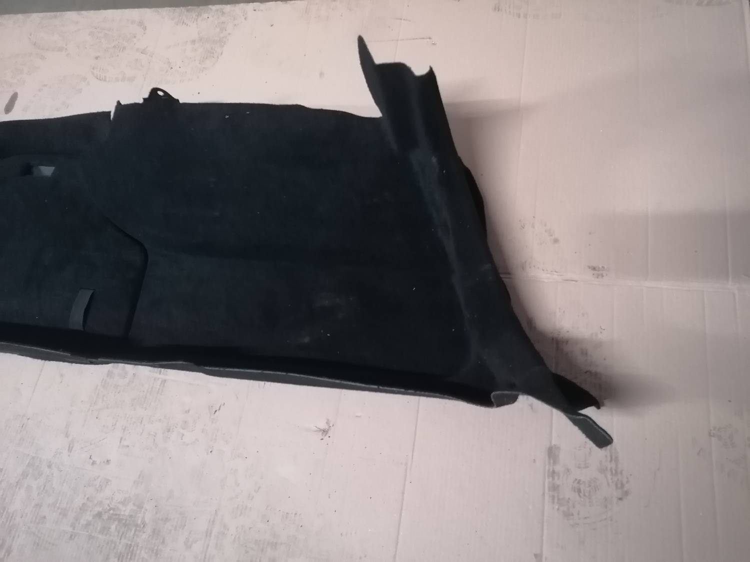 Bagāžnieka nodalījuma sānu apdare priekš PEUGEOT 607 2010