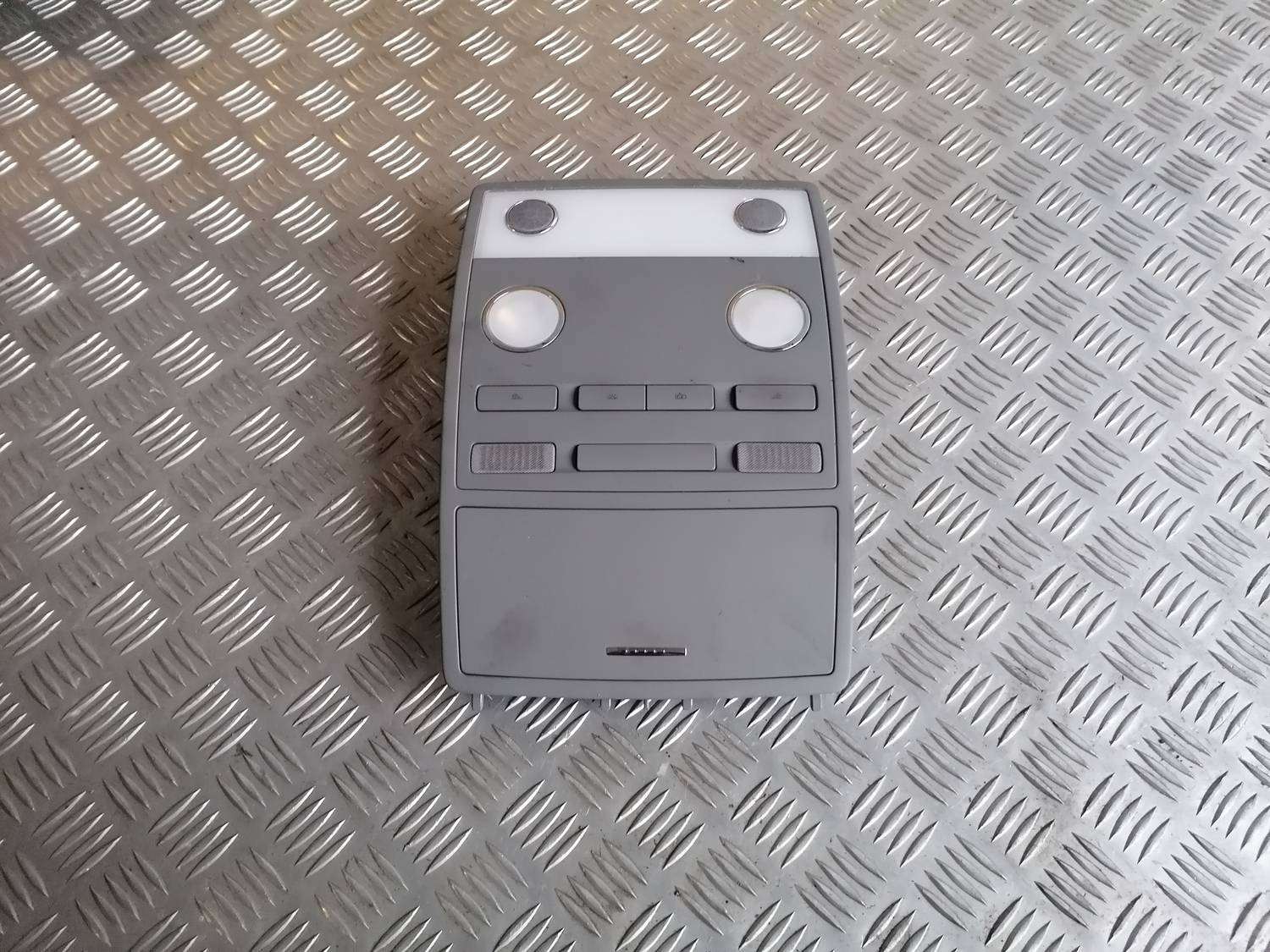 Salona apgaismojuma panelis priekš VW PHAETON 2003 1 Salona apgaismojuma panelis priekš VW PHAETON 2003