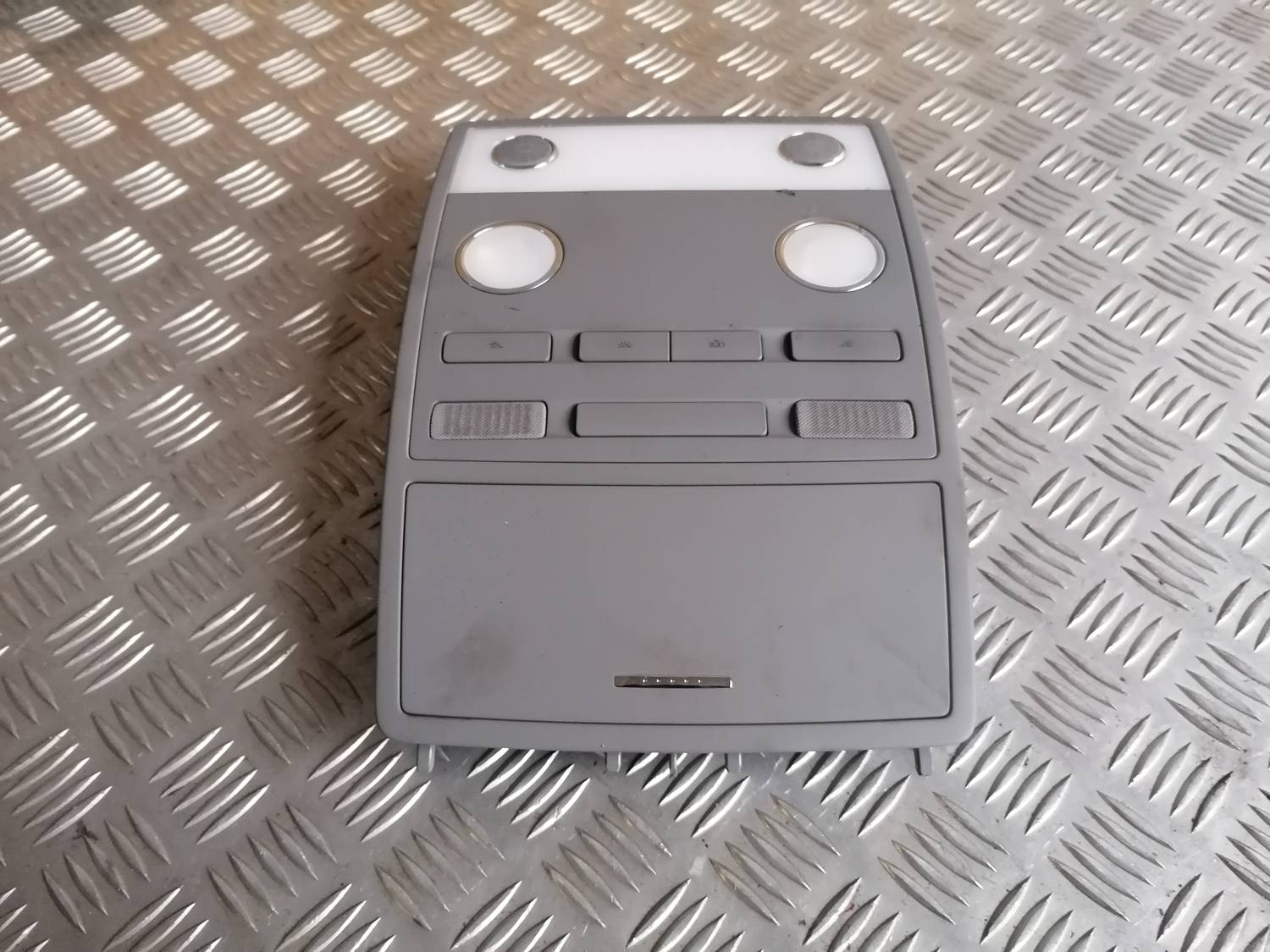 Salona apgaismojuma panelis priekš VW PHAETON 2003 2 Salona apgaismojuma panelis priekš VW PHAETON 2003