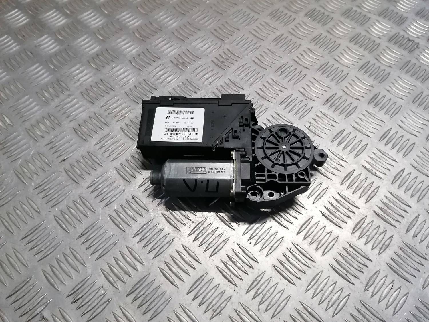 Elektrisko stiklu motors priekš VW PHAETON 2003 1 Elektrisko stiklu motors priekš VW PHAETON 2003