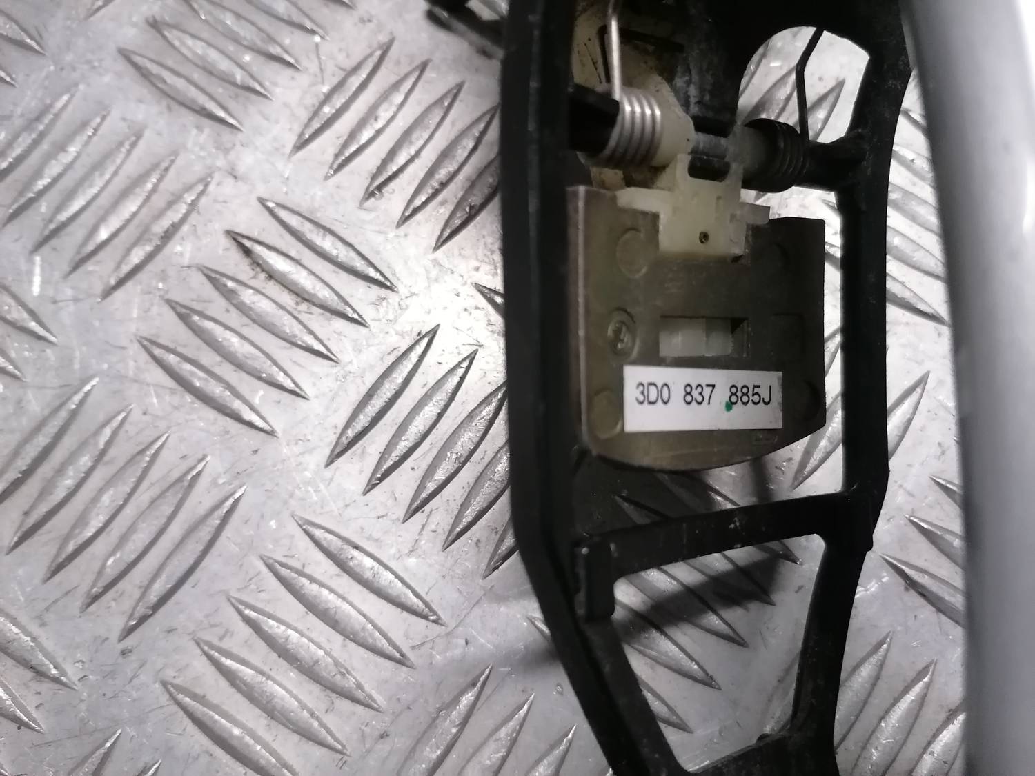 Priekšējāis kreisais durvju rokturis priekš VW PHAETON 2003 4 Priekšējāis kreisais durvju rokturis priekš VW PHAETON 2003