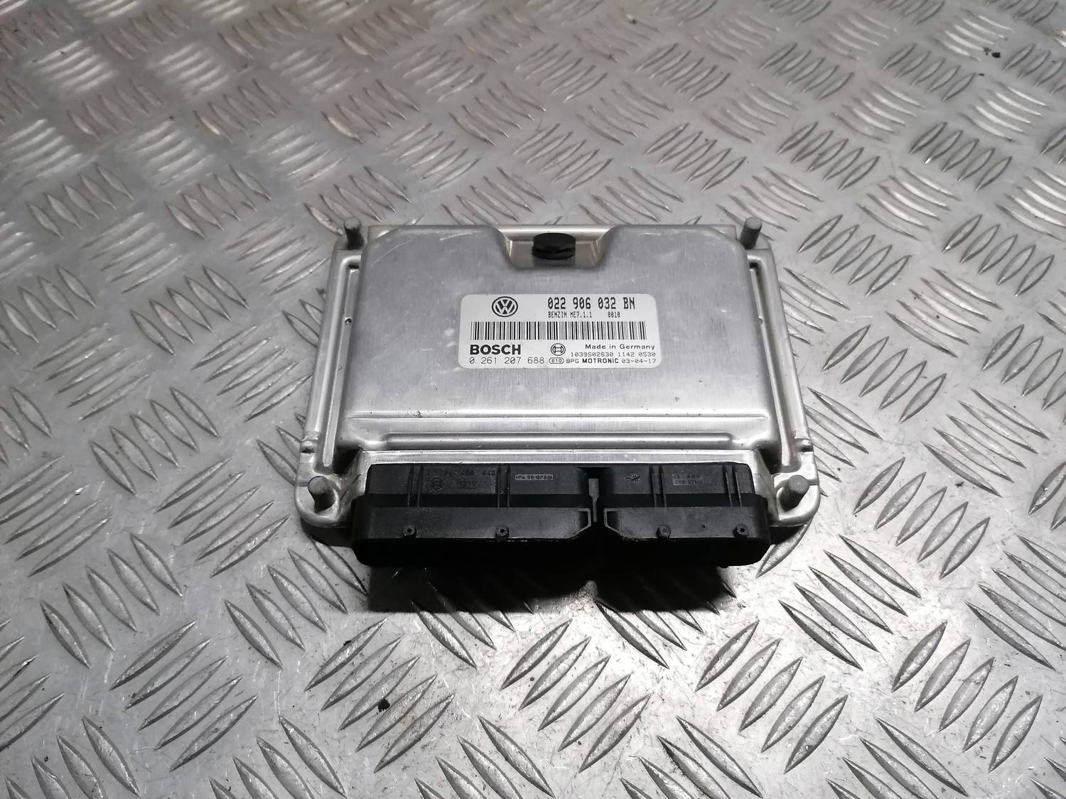 Dzinēja vadības bloks priekš VW PHAETON 2003 1 Dzinēja vadības bloks priekš VW PHAETON 2003