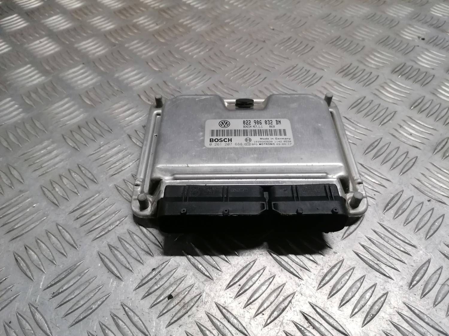 Dzinēja vadības bloks priekš VW PHAETON 2003 2 Dzinēja vadības bloks priekš VW PHAETON 2003