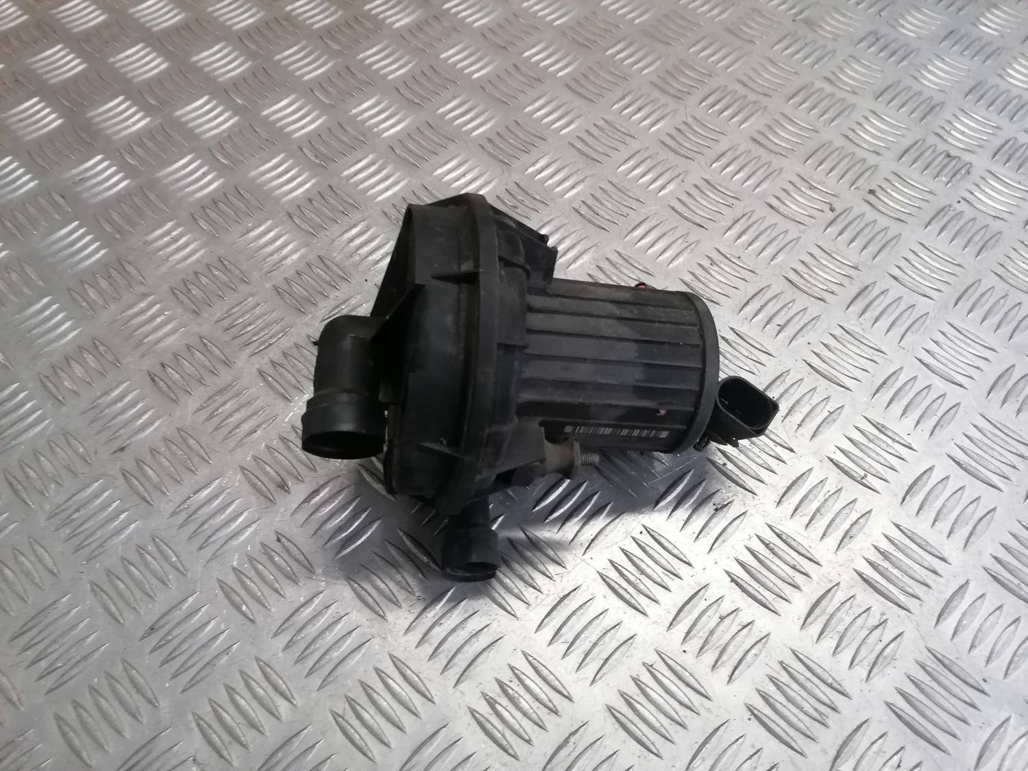 Papildus elektriskais gaisa sūknis priekš VW PHAETON 2003 3 Papildus elektriskais gaisa sūknis priekš VW PHAETON 2003