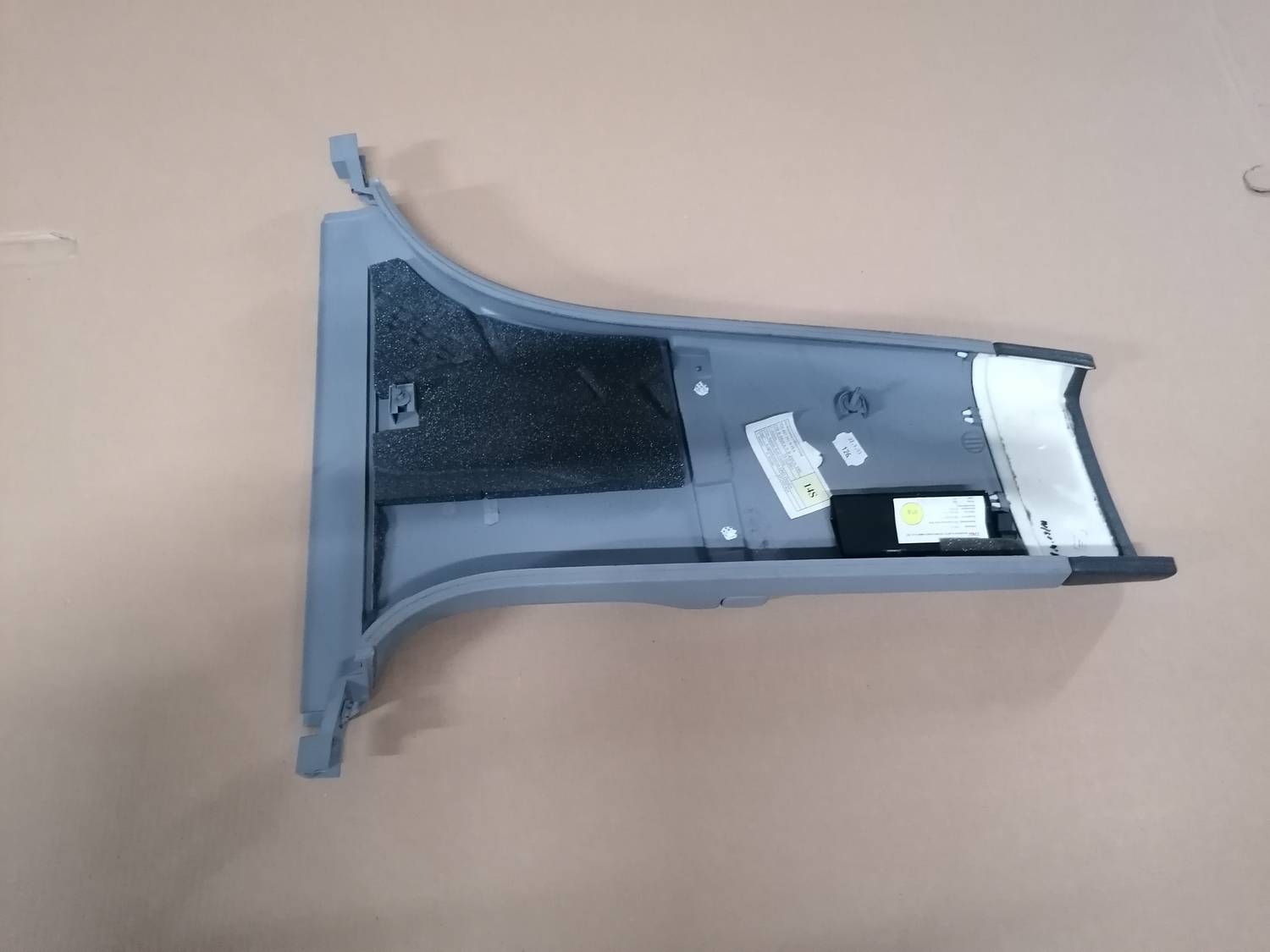 Vidējas salona statnes apdare priekš VW PHAETON 2003