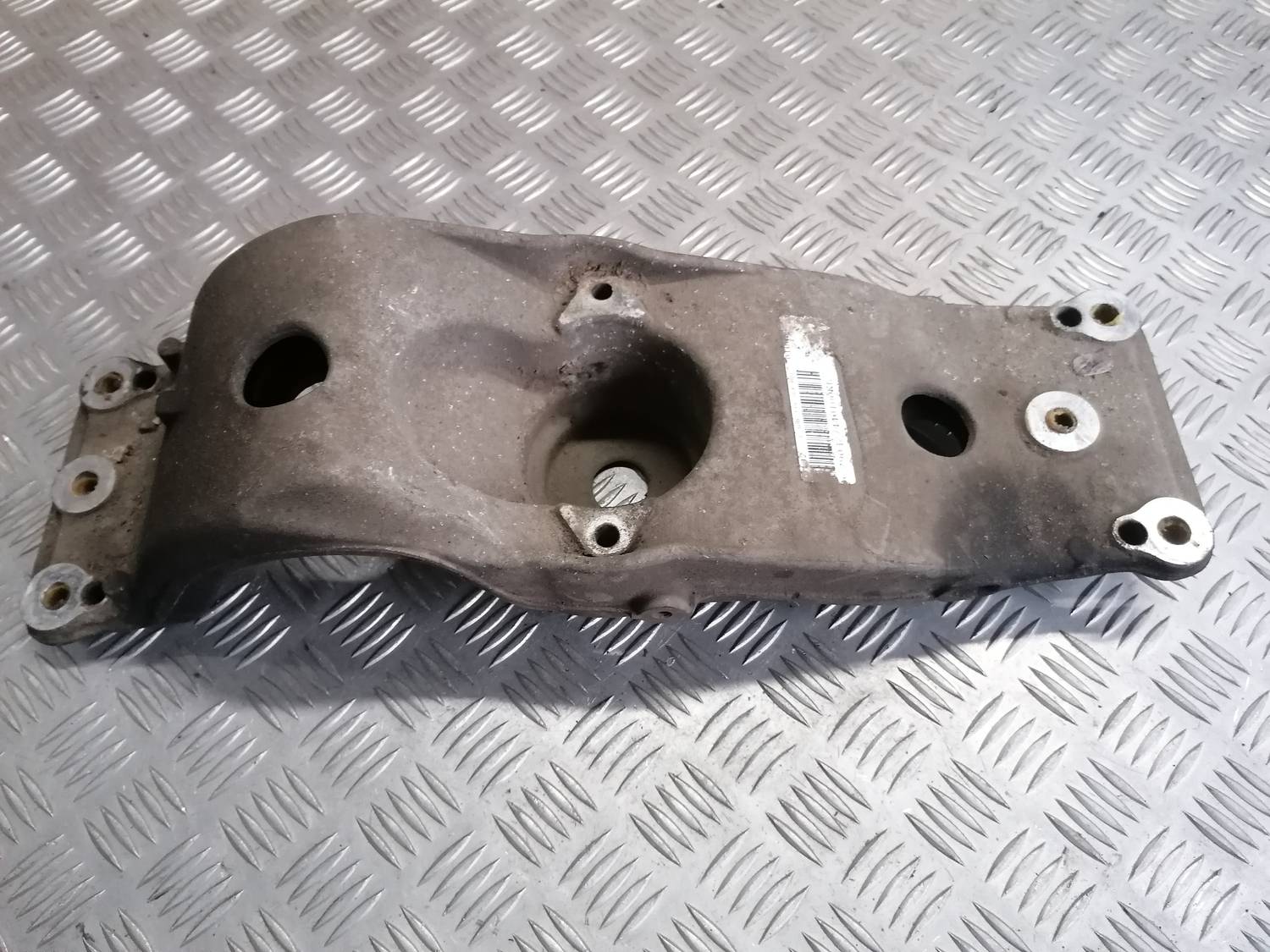 Dzinēja kronšteins priekš VW PHAETON 2003 3 Dzinēja kronšteins priekš VW PHAETON 2003