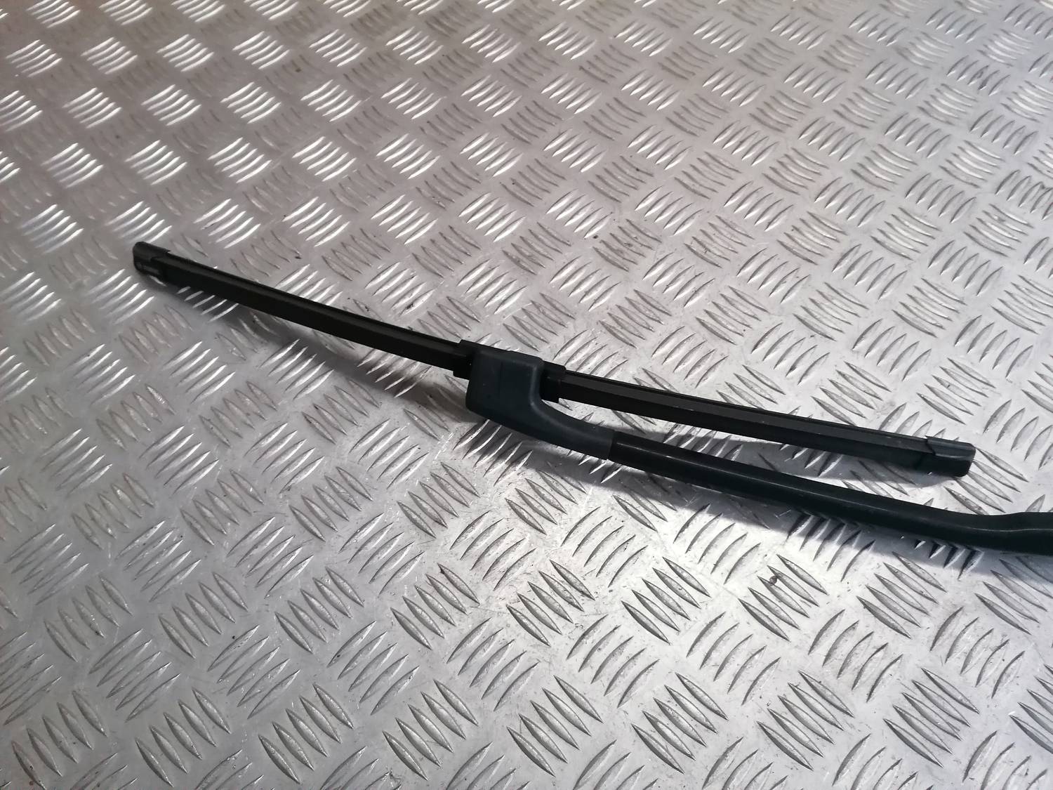 Vējstikla slotiņa priekš VW PHAETON 2003 3 Vējstikla slotiņa priekš VW PHAETON 2003