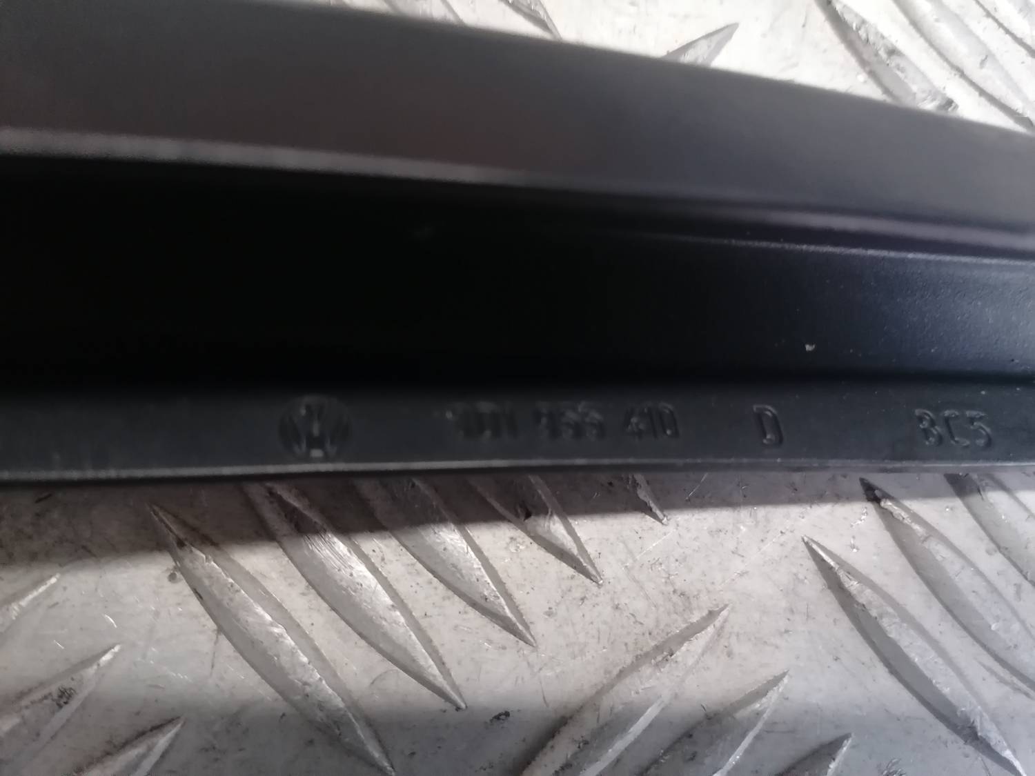 Vējstikla slotiņa priekš VW PHAETON 2003 4 Vējstikla slotiņa priekš VW PHAETON 2003