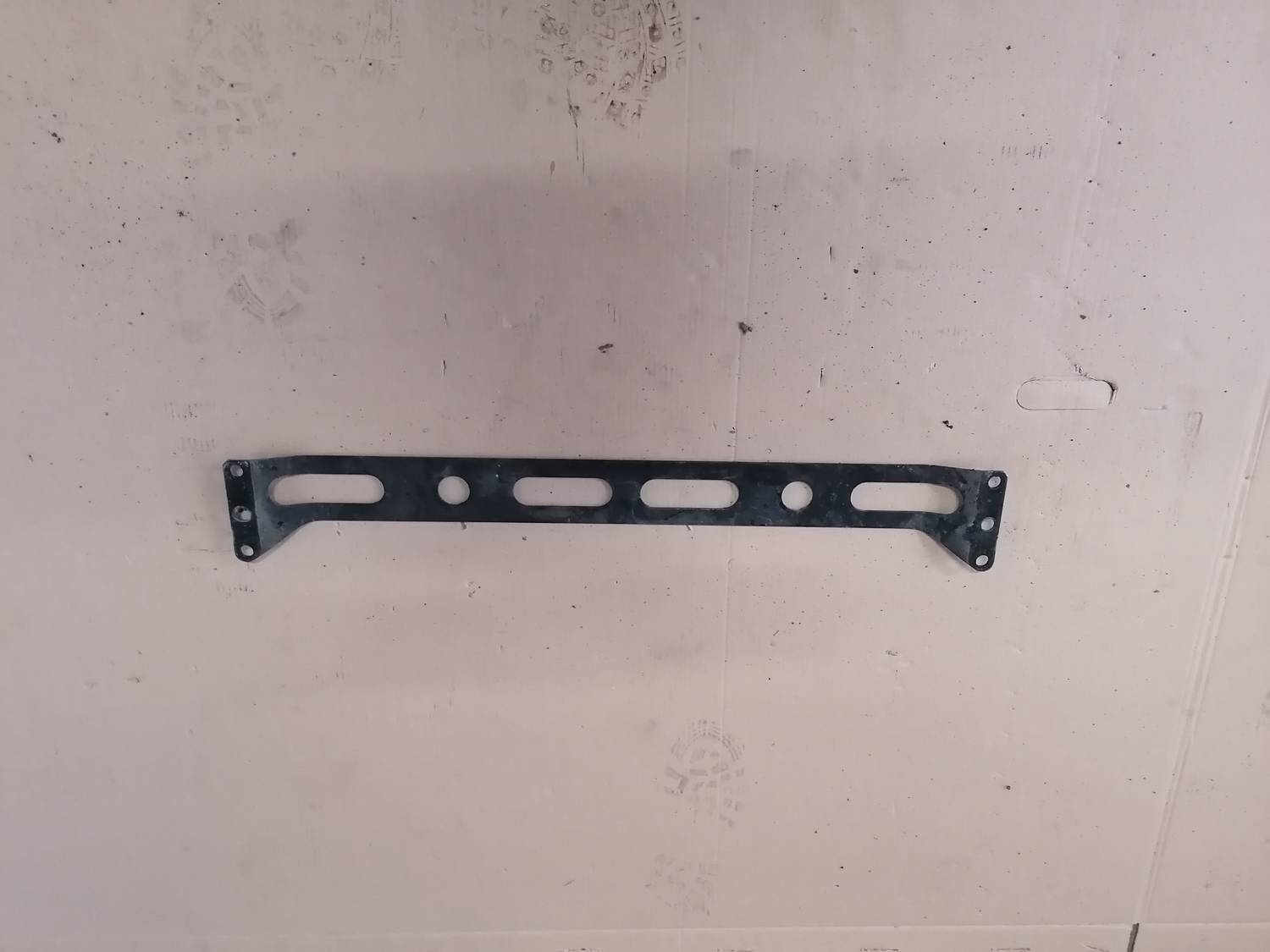 Radiatora kronšteins priekš VW PHAETON 2003 1 Radiatora kronšteins priekš VW PHAETON 2003