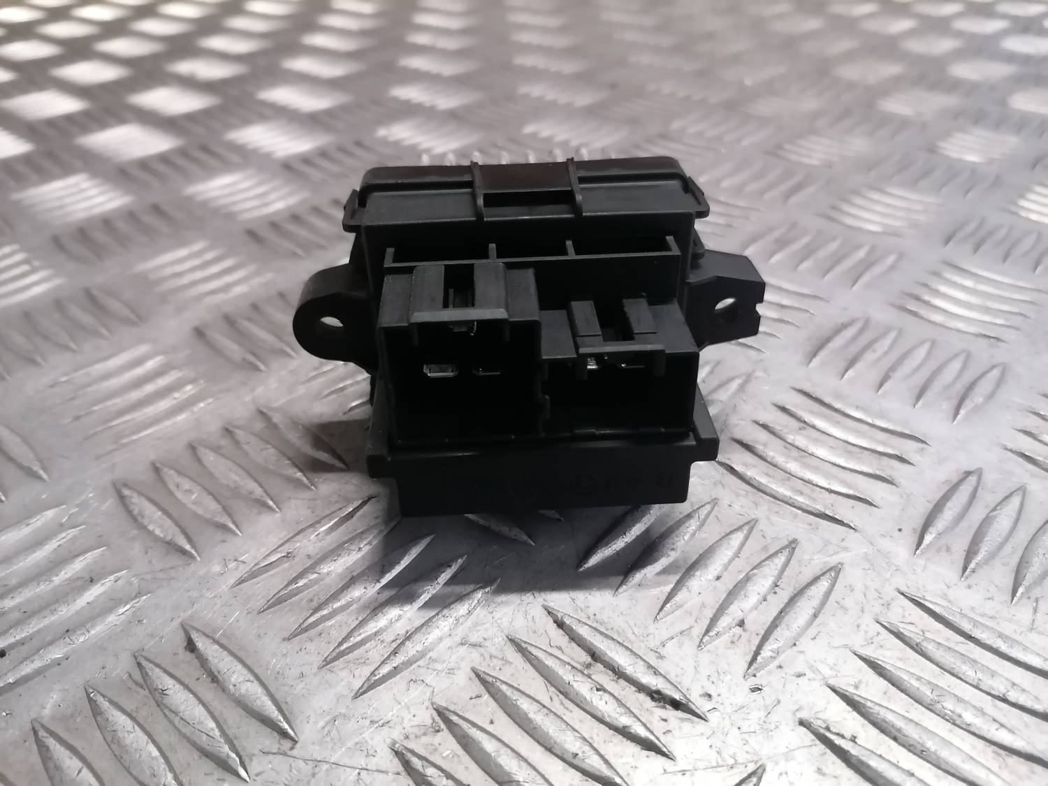 Salona ventilatora rezistors priekš OPEL INSIGNIA SPORTS TOURER 2013 3 Salona ventilatora rezistors priekš OPEL INSIGNIA SPORTS TOURER 2013