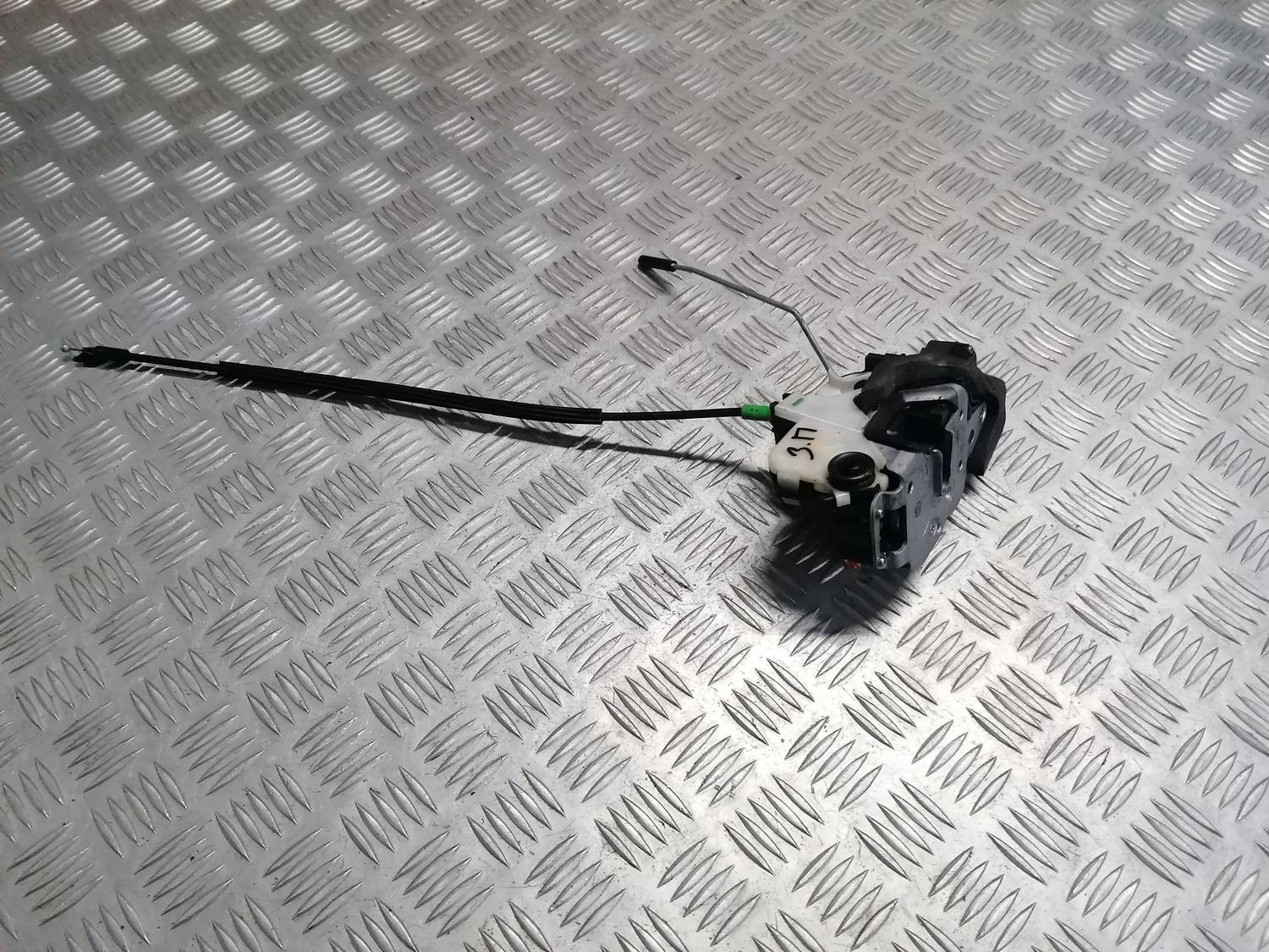 Aizmugurējo labo durvju slēdzene priekš OPEL INSIGNIA SPORTS TOURER 2013 1 Aizmugurējo labo durvju slēdzene priekš OPEL INSIGNIA SPORTS TOURER 2013