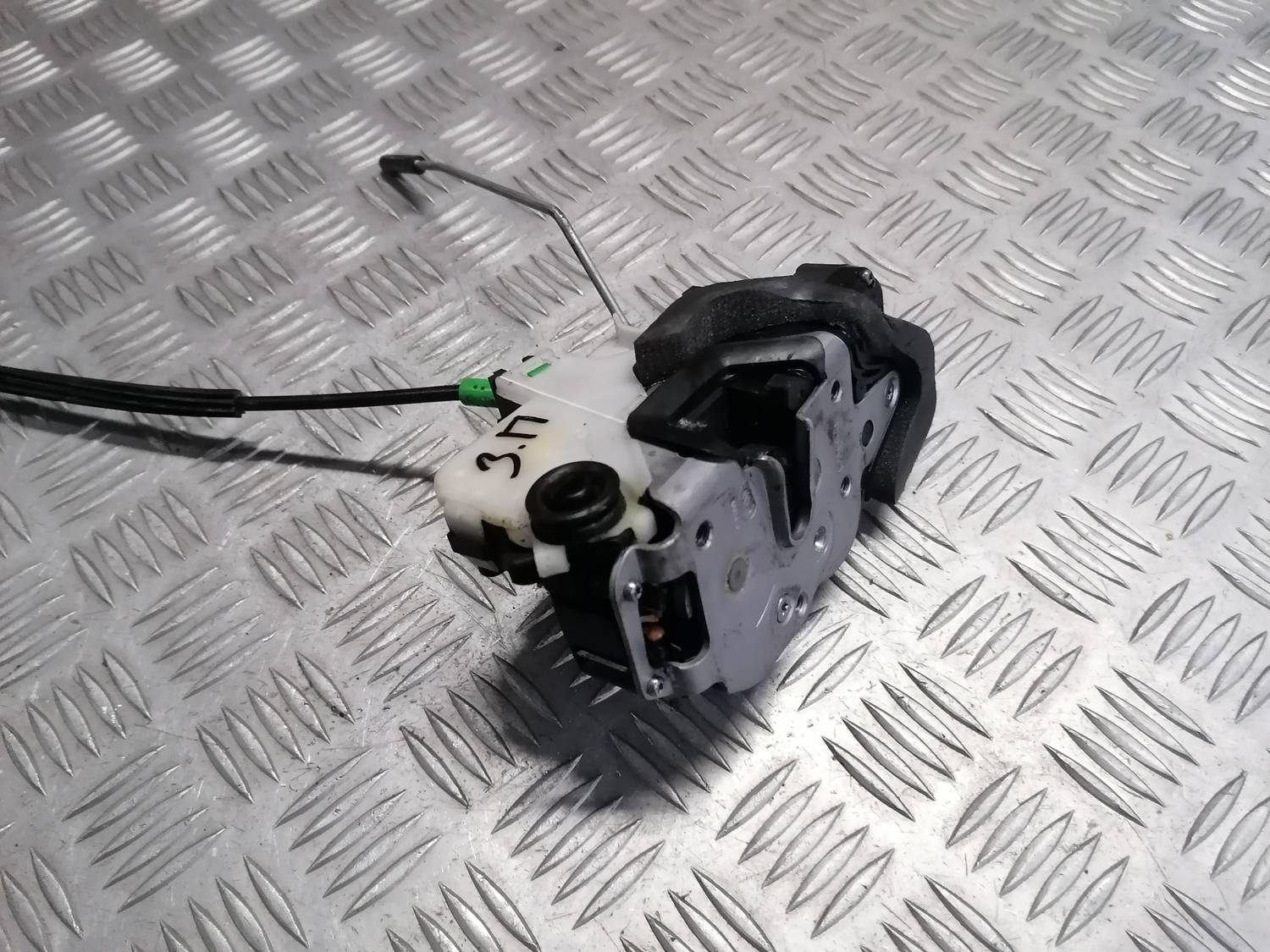 Aizmugurējo labo durvju slēdzene priekš OPEL INSIGNIA SPORTS TOURER 2013 3 Aizmugurējo labo durvju slēdzene priekš OPEL INSIGNIA SPORTS TOURER 2013