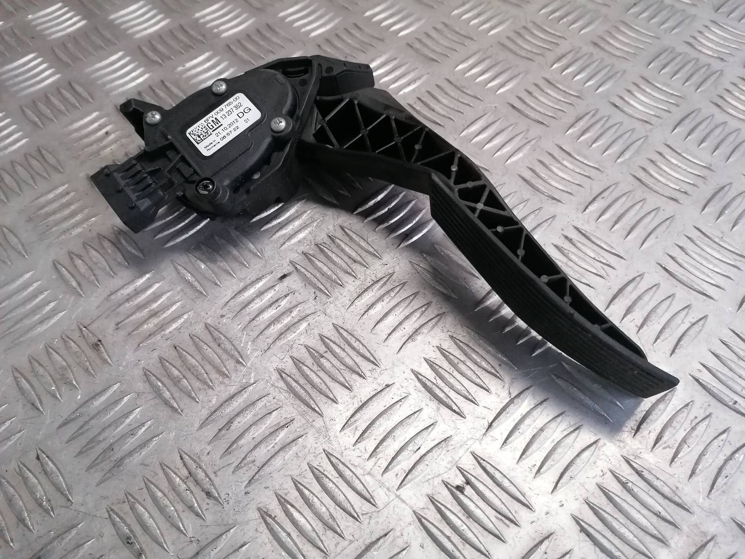 Gāzes pedālis priekš OPEL INSIGNIA SPORTS TOURER 2013 3 Gāzes pedālis priekš OPEL INSIGNIA SPORTS TOURER 2013