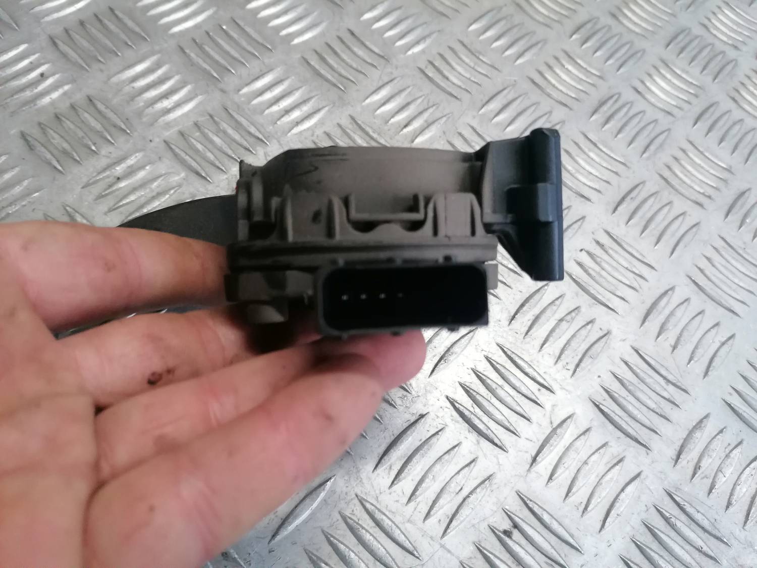 Gāzes pedālis priekš OPEL INSIGNIA SPORTS TOURER 2013 4 Gāzes pedālis priekš OPEL INSIGNIA SPORTS TOURER 2013