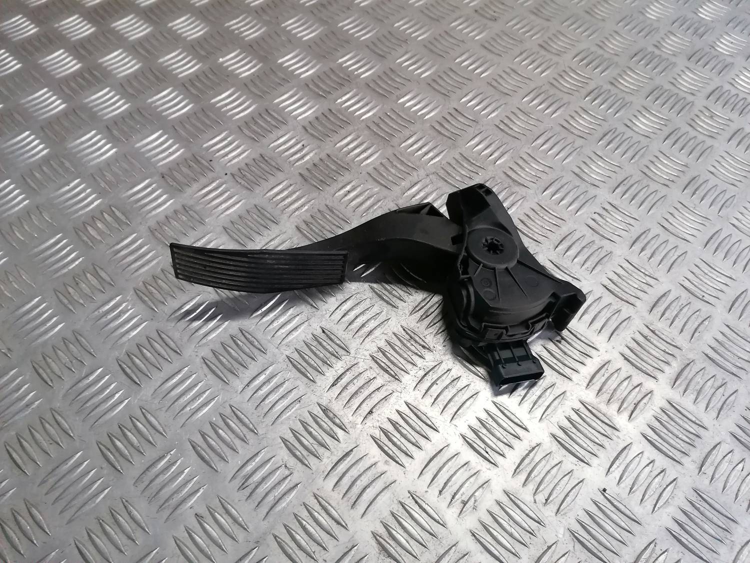 Gāzes pedālis priekš OPEL INSIGNIA SPORTS TOURER 2013 1 Gāzes pedālis priekš OPEL INSIGNIA SPORTS TOURER 2013