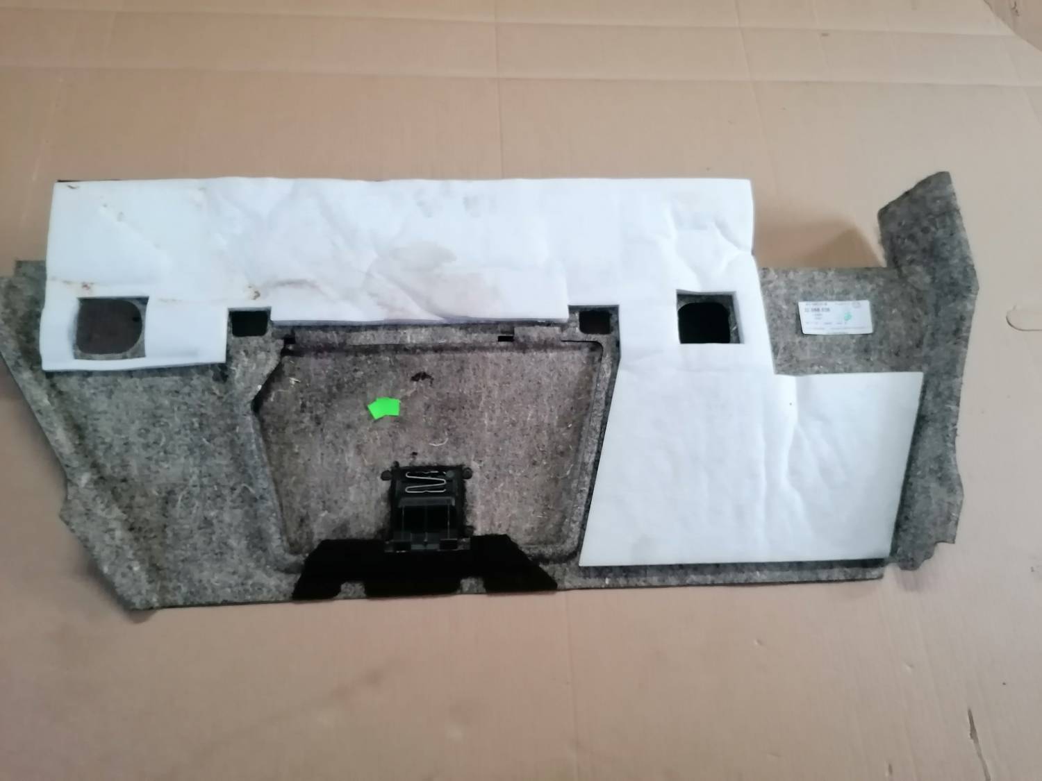 Bagāžnieka nodalījuma sānu apdare priekš OPEL INSIGNIA SPORTS TOURER 2013