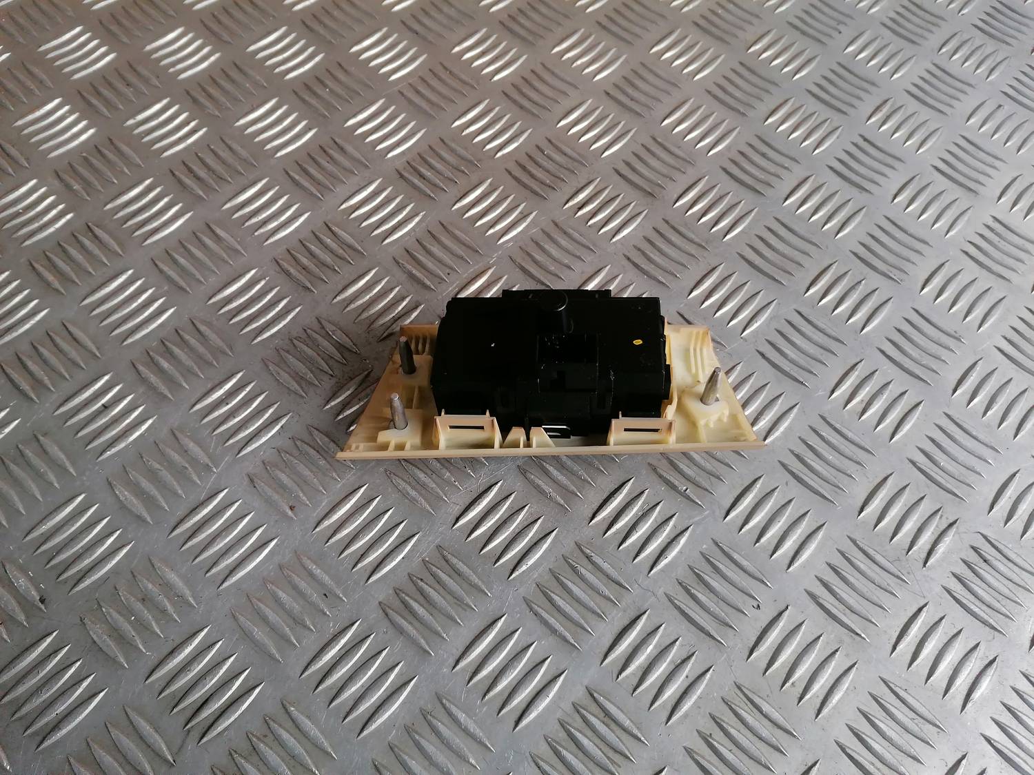 Gaismas slēdzis priekš BMW 318D E91 2008 TOURING 4 Gaismas slēdzis priekš BMW 318D E91 2008 TOURING