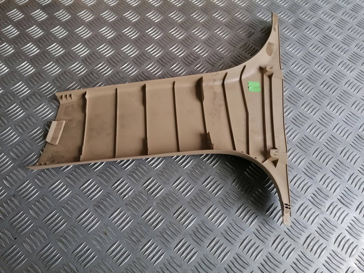 Vidējas salona statnes apdare priekš BMW 318D E91 2008 TOURING 2 Vidējas salona statnes apdare priekš BMW 318D E91 2008 TOURING