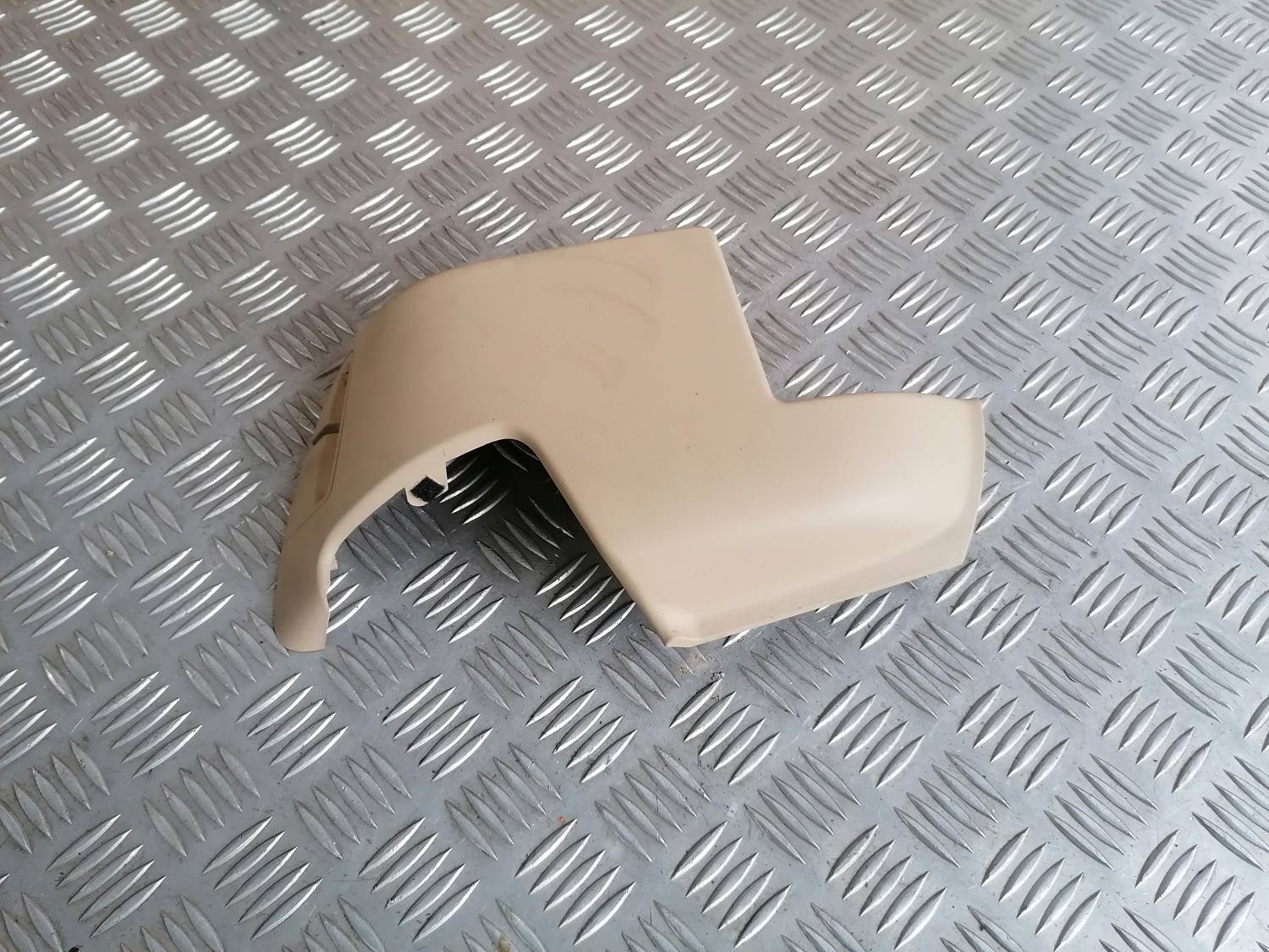 Aizmugurēja sēdekļa atzveltnes plastmasas uzlika priekš BMW 318D E91 2008 TOURING 1 Aizmugurēja sēdekļa atzveltnes plastmasas uzlika priekš BMW 318D E91 2008 TOURING