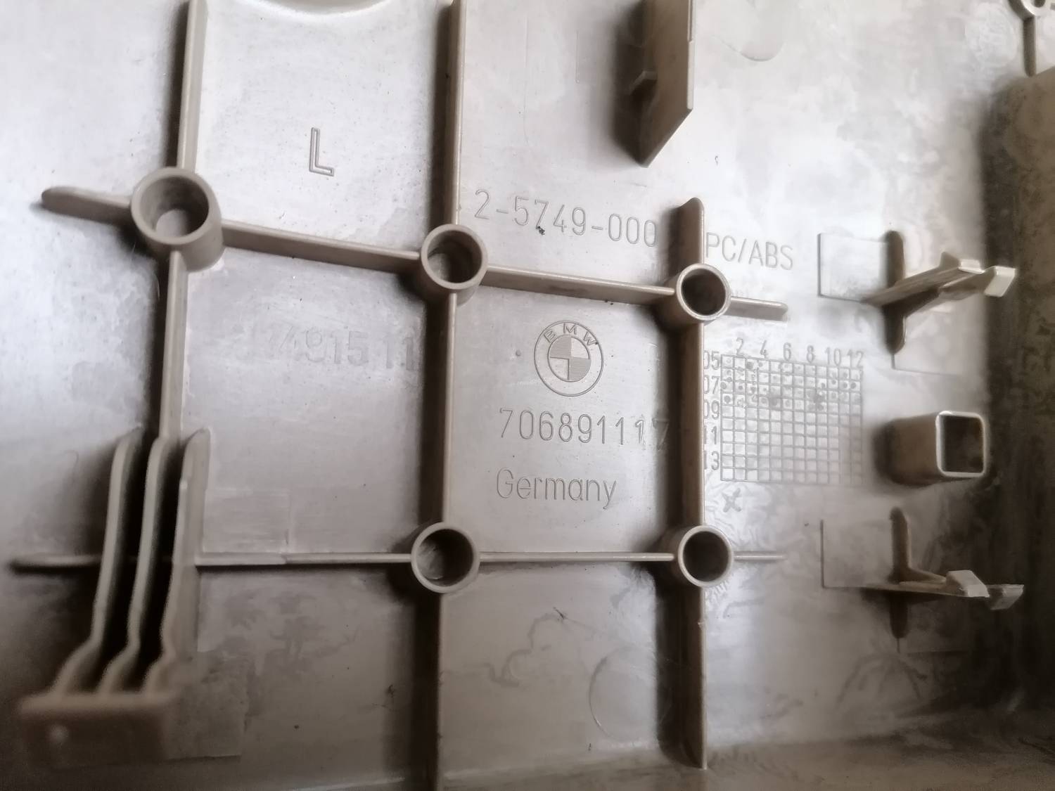 Aizmugurēja sēdekļa atzveltnes plastmasas uzlika priekš BMW 318D E91 2008 TOURING 3 Aizmugurēja sēdekļa atzveltnes plastmasas uzlika priekš BMW 318D E91 2008 TOURING