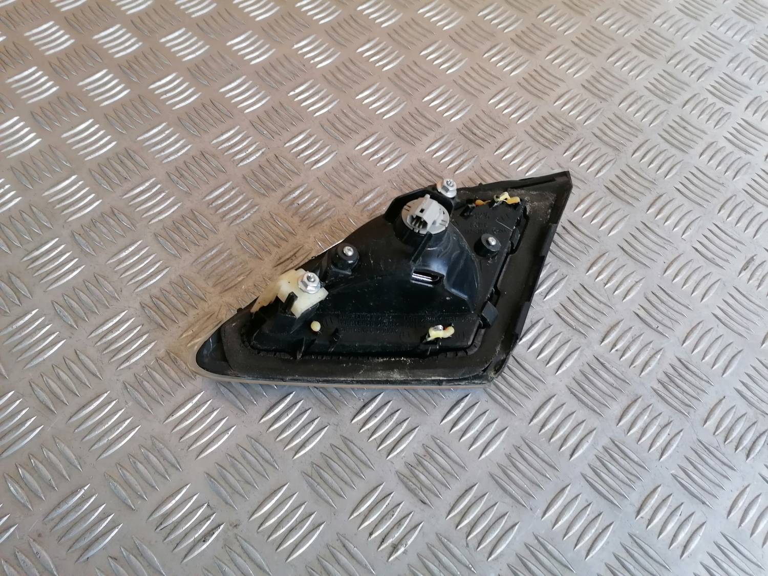 Bagāžnieka vāka kreisais lukturis priekš MAZDA 6 2007 3 Bagāžnieka vāka kreisais lukturis priekš MAZDA 6 2007