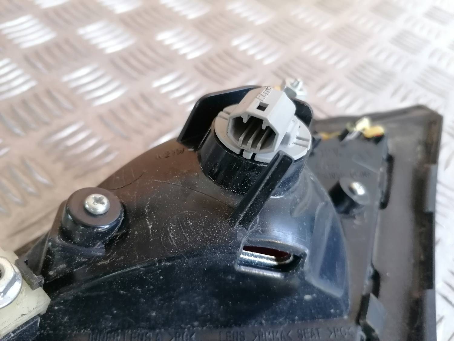 Bagāžnieka vāka kreisais lukturis priekš MAZDA 6 2007 5 Bagāžnieka vāka kreisais lukturis priekš MAZDA 6 2007