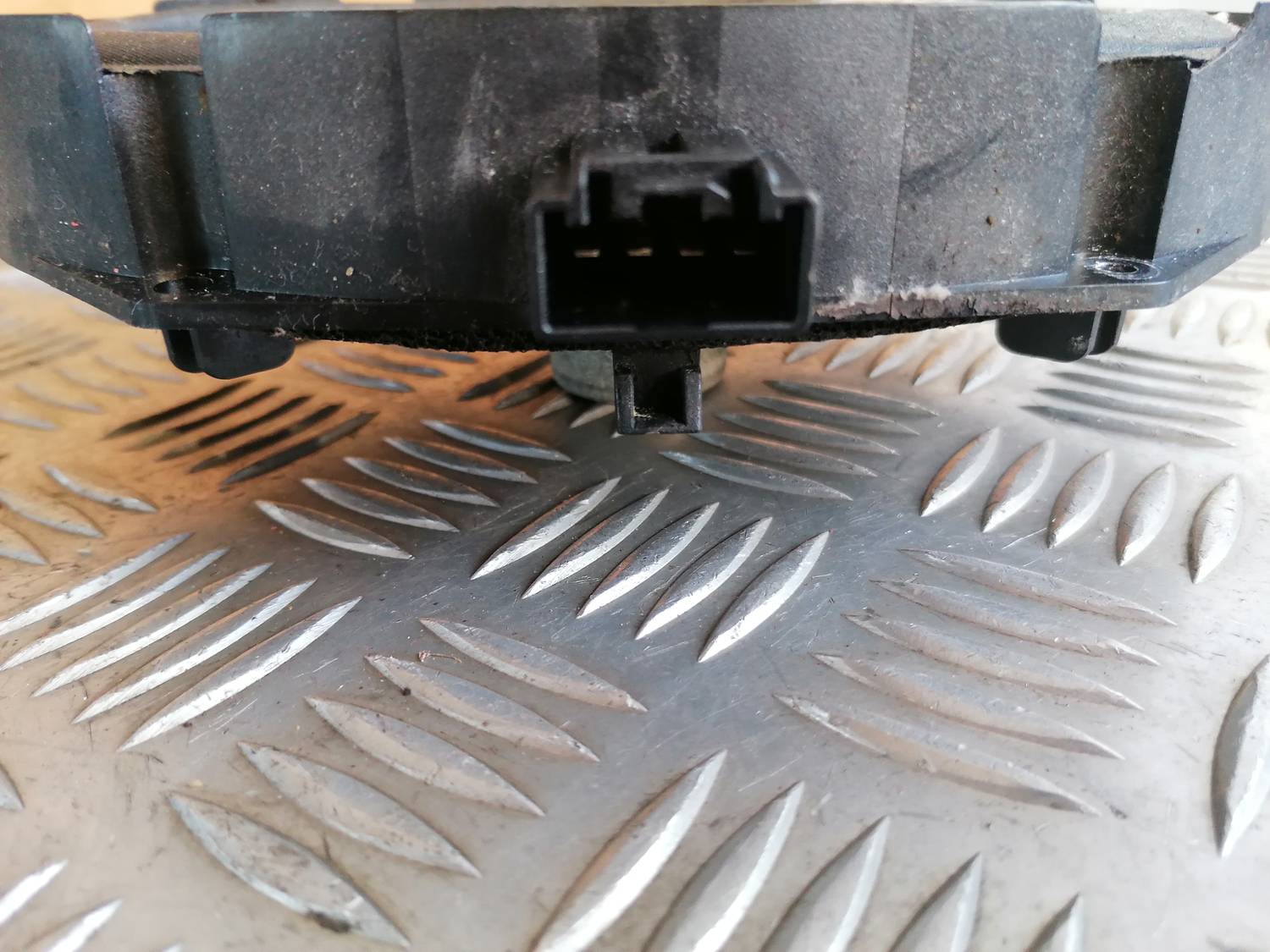 Durvju skaļrunis, apakšā priekš MAZDA 6 2007 3 Durvju skaļrunis, apakšā priekš MAZDA 6 2007