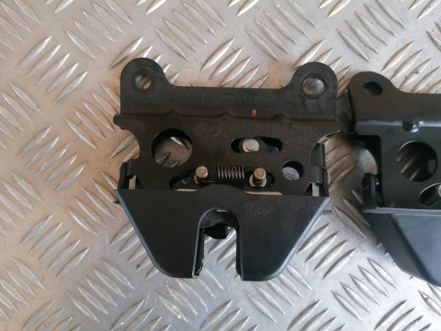 Aizmugurējā sēdekļa slēdzene priekš MAZDA 6 2007