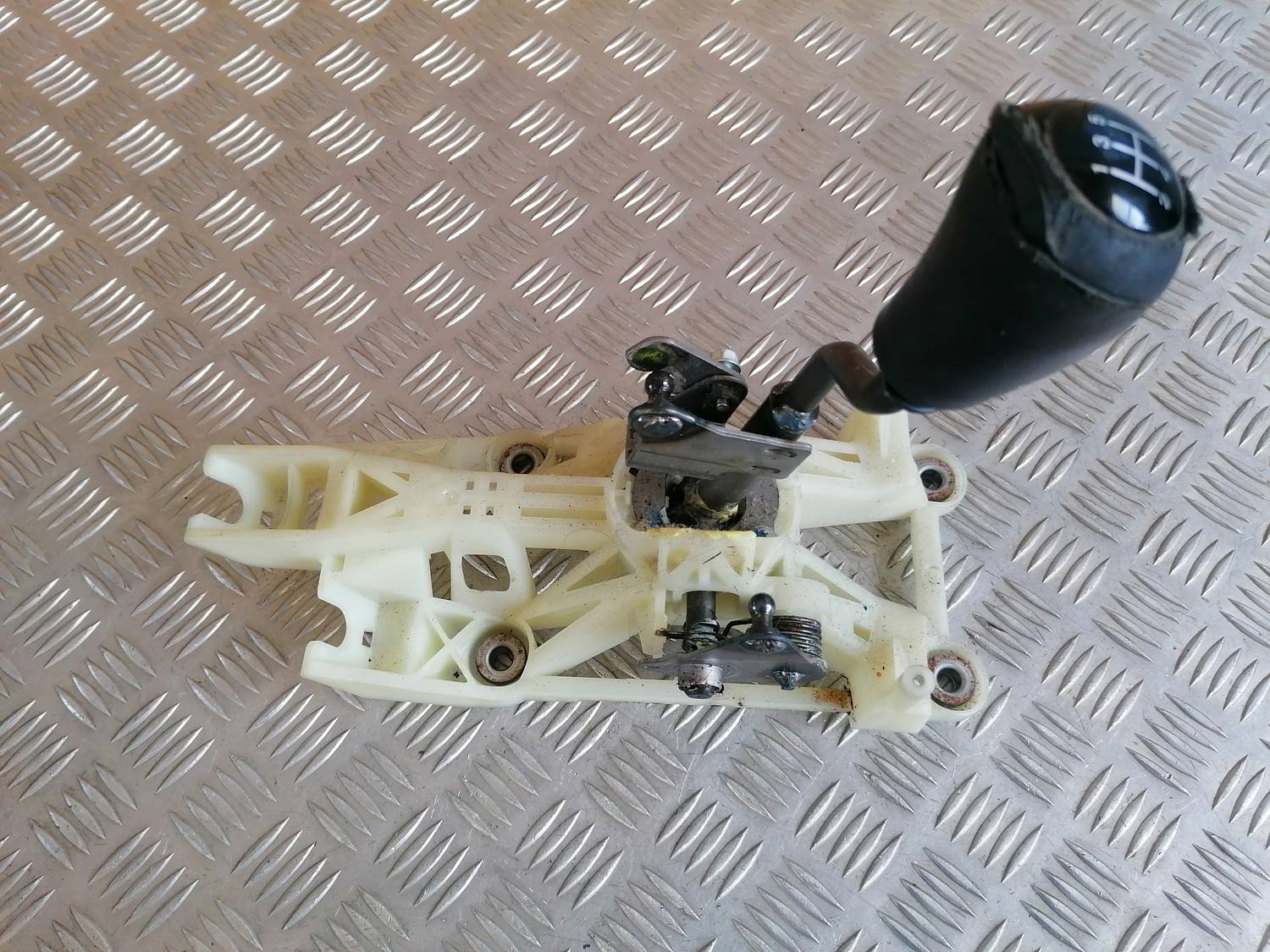 Ātrumu pārslēgšanas slēdzis priekš MAZDA 6 2007 4 Ātrumu pārslēgšanas slēdzis priekš MAZDA 6 2007