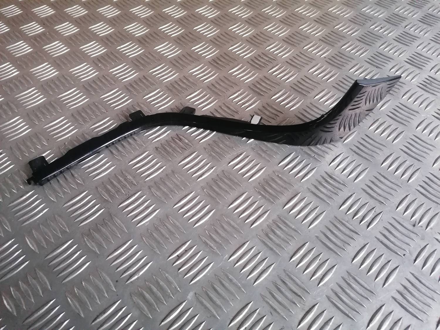 Mērinstrumentu paneļa dekoratīvā uzlika priekš MAZDA 6 2007 2 Mērinstrumentu paneļa dekoratīvā uzlika priekš MAZDA 6 2007