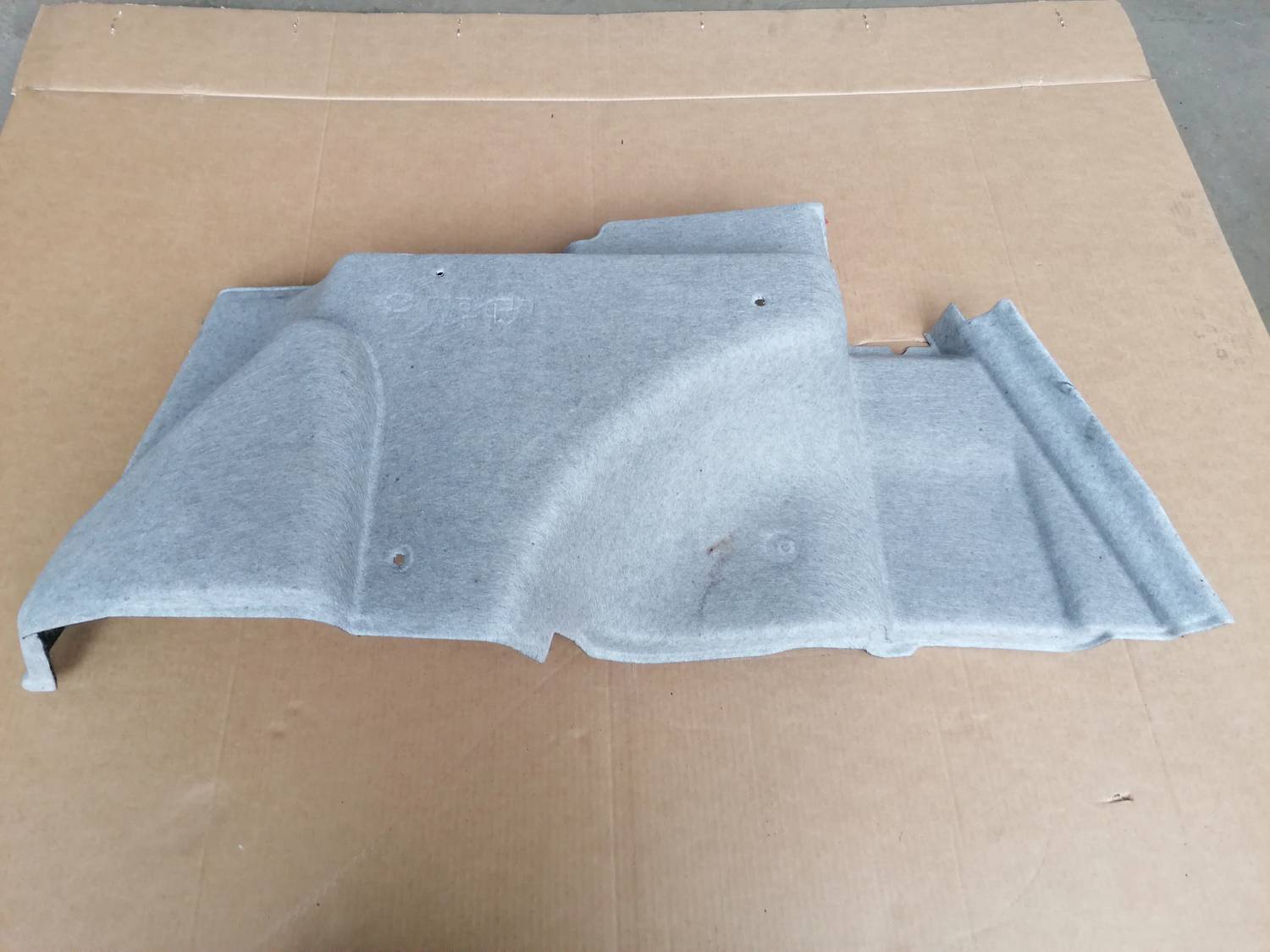 Bagāžnieka nodalījuma sānu apdare priekš MAZDA 6 2007 2 Bagāžnieka nodalījuma sānu apdare priekš MAZDA 6 2007