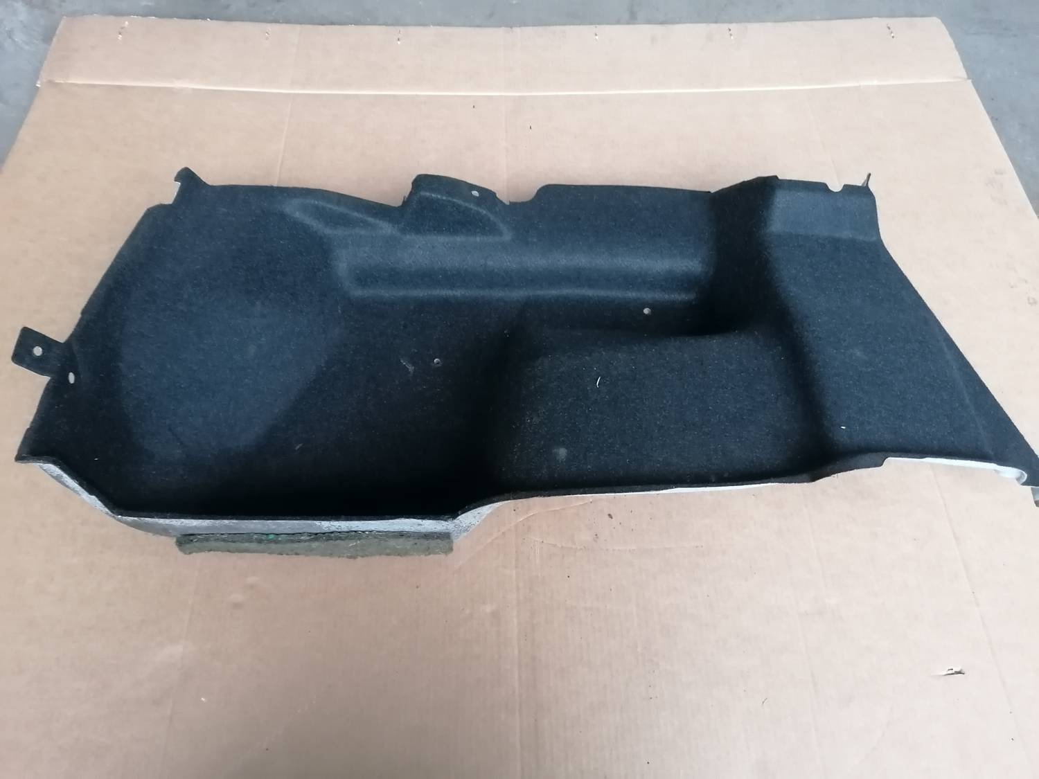 Bagāžnieka nodalījuma sānu apdare priekš MAZDA 6 2007