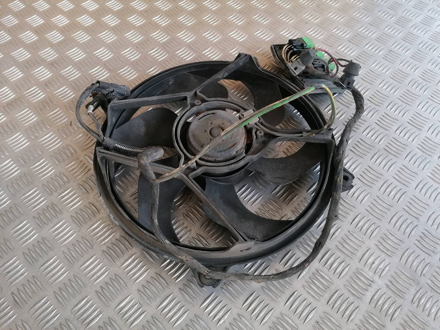 Dzesēšanas radiatora ventilators priekš XSARA PICASSO 2003 1 Dzesēšanas radiatora ventilators priekš XSARA PICASSO 2003