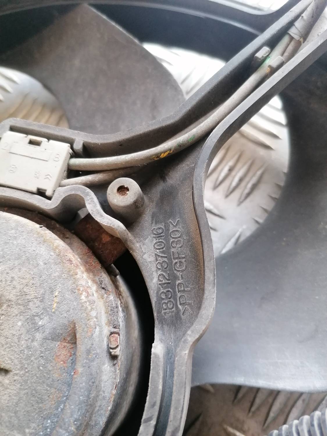 Dzesēšanas radiatora ventilators priekš XSARA PICASSO 2003 5 Dzesēšanas radiatora ventilators priekš XSARA PICASSO 2003