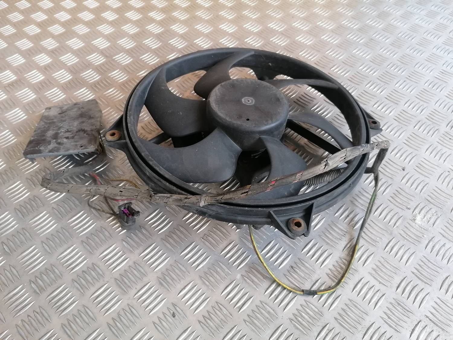 Dzesēšanas radiatora ventilators priekš XSARA PICASSO 2003 2 Dzesēšanas radiatora ventilators priekš XSARA PICASSO 2003