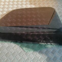 Aizmugurējo labo durvju stikls priekš XSARA PICASSO 2003