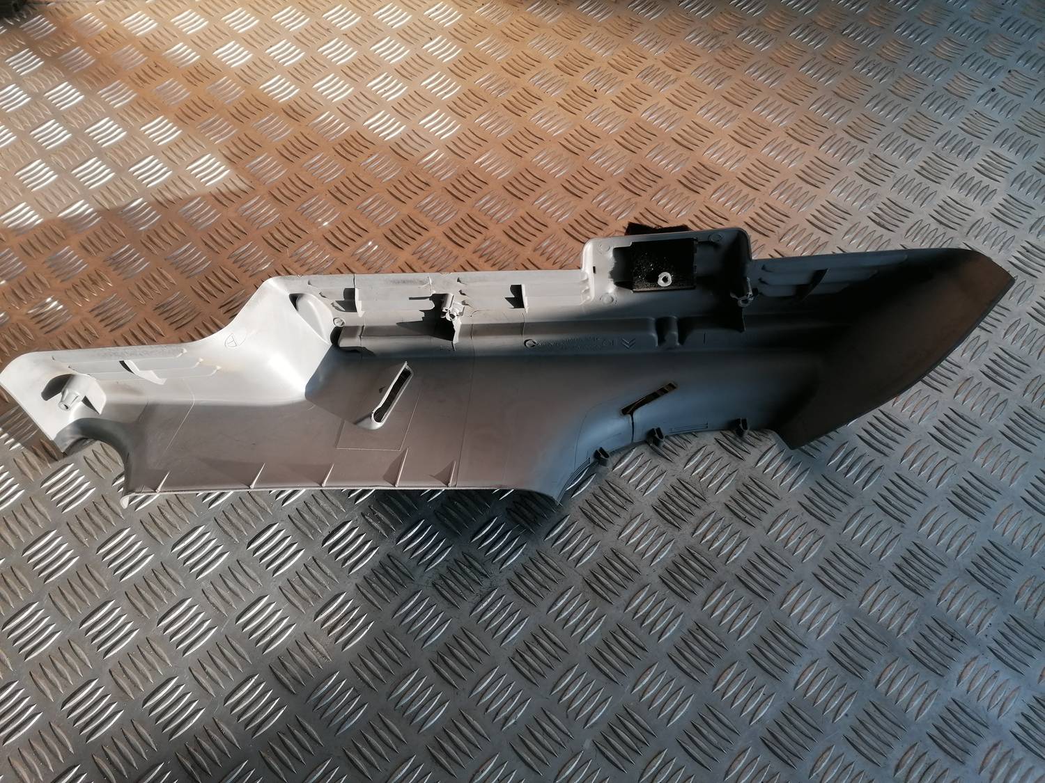 Bagāžnieka nodalījuma ventilācijas režģis priekš XSARA PICASSO 2003 2 Bagāžnieka nodalījuma ventilācijas režģis priekš XSARA PICASSO 2003