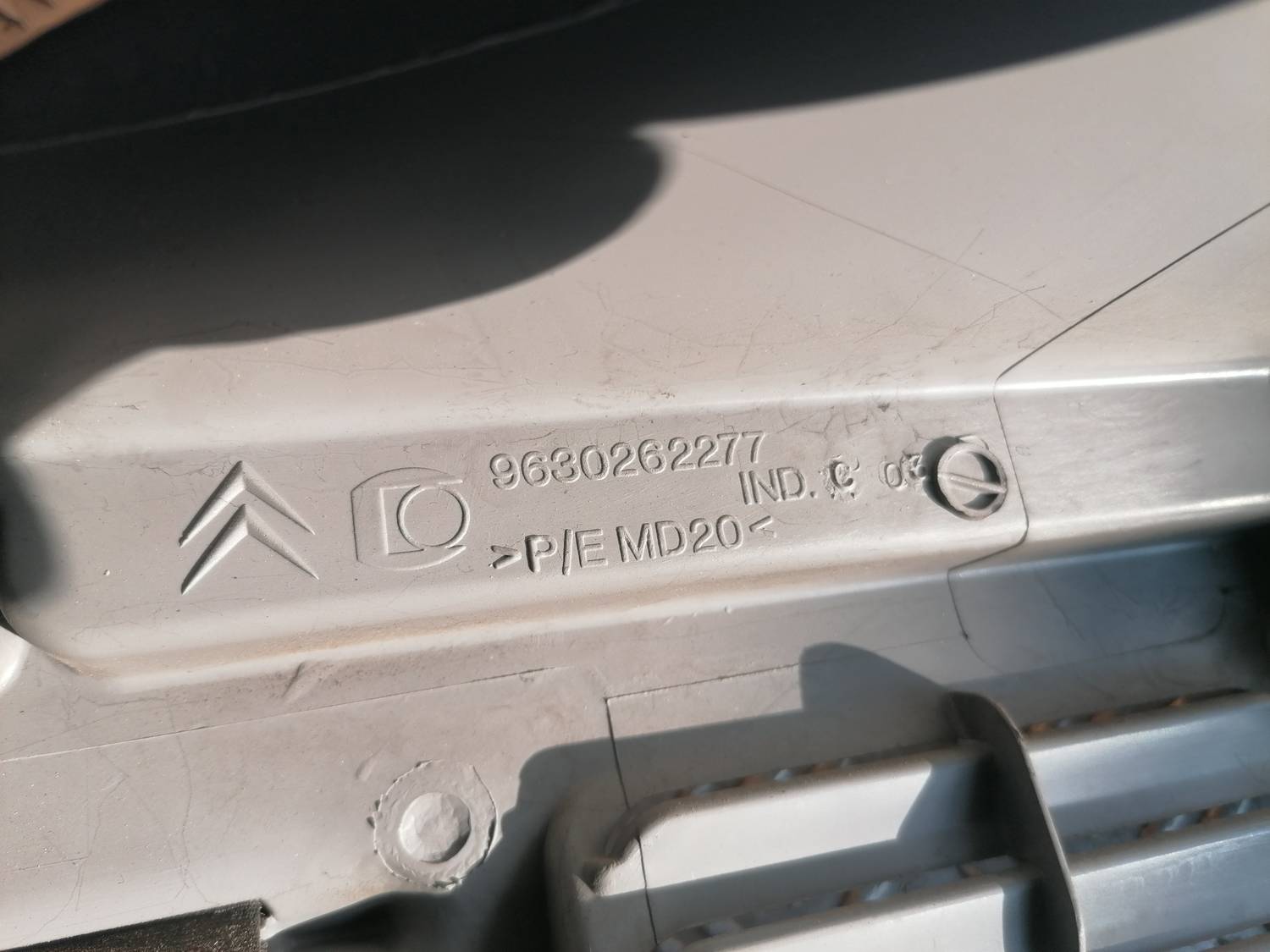 Bagāžnieka nodalījuma ventilācijas režģis priekš XSARA PICASSO 2003 3 Bagāžnieka nodalījuma ventilācijas režģis priekš XSARA PICASSO 2003