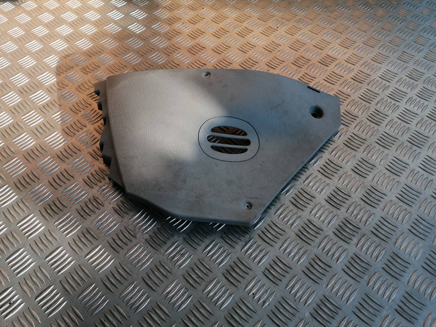 Centrālās konsoles (apdares) sānu panelis priekš XSARA PICASSO 2003 1 Centrālās konsoles (apdares) sānu panelis priekš XSARA PICASSO 2003