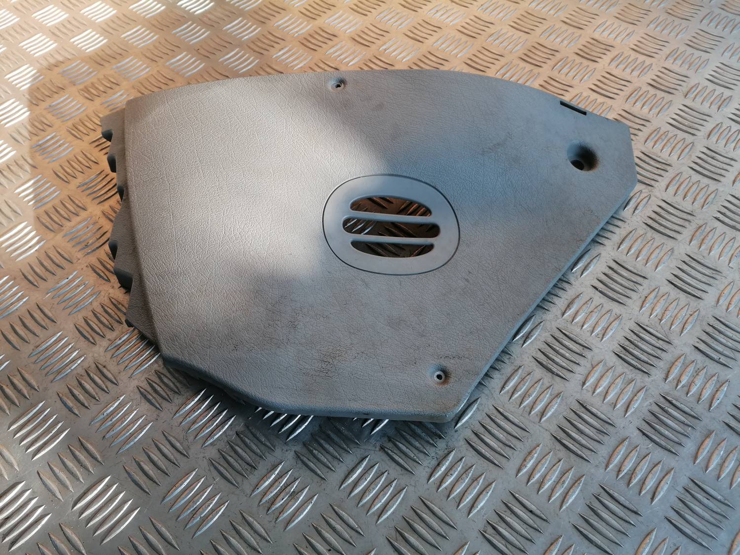 Centrālās konsoles (apdares) sānu panelis priekš XSARA PICASSO 2003 2 Centrālās konsoles (apdares) sānu panelis priekš XSARA PICASSO 2003